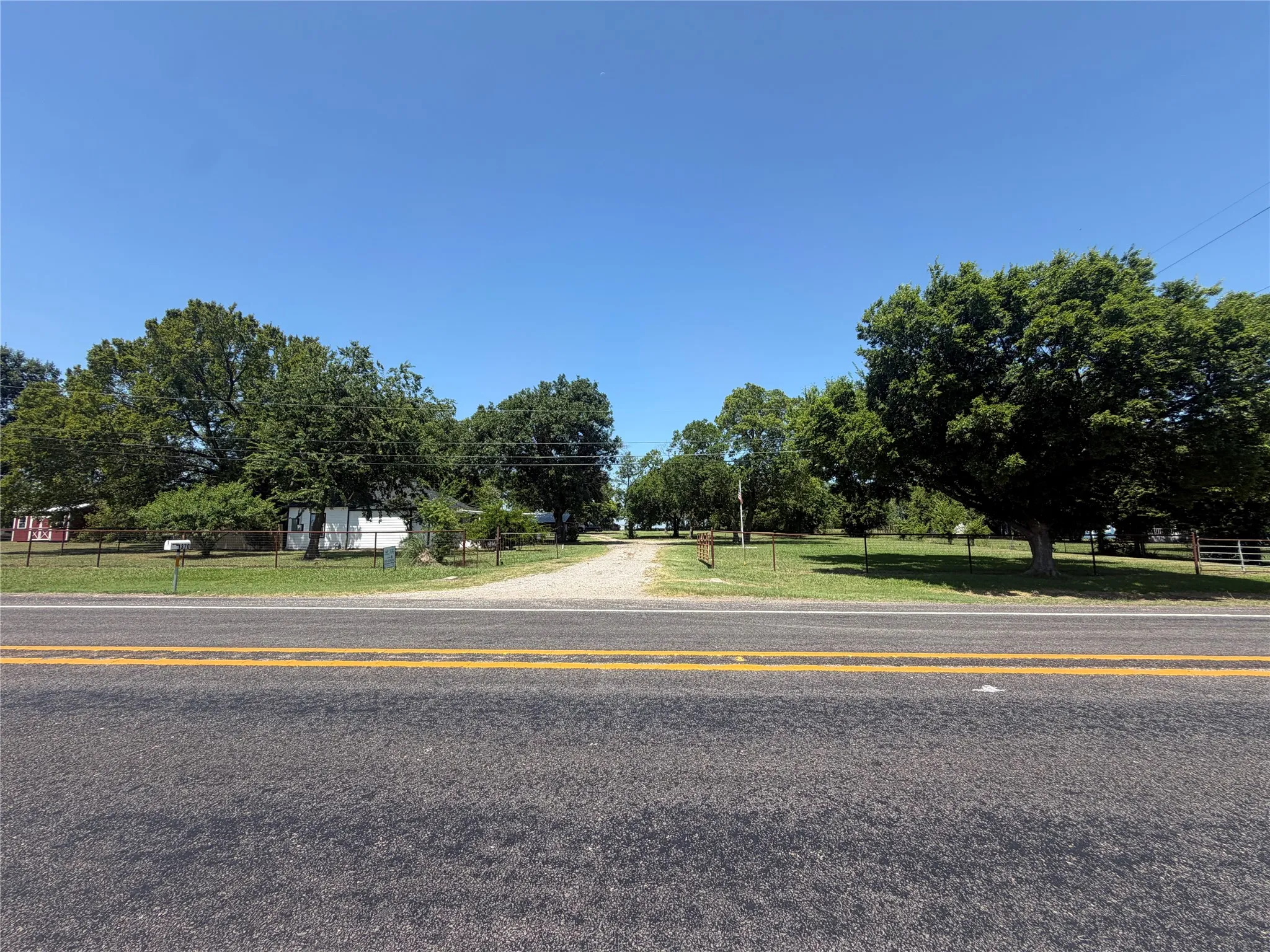 Single Family Residence For Sale in Hunt County , 1370 Highway 34 N, Greenville, Texas 75401, 3 Bedrooms, 2 Bathrooms, 2 Garage spaces, 1,744 Sqft, built in 1980, Price $399,000, mls#21331846, Real Estate Agent in Greenville, Homes For Sale in Hunt county, Homes For Sale in Greenville, Realtor in Greenville Texas, Real Estate Brokerage Independent Realty Texas, Luminita Cordes Realtor