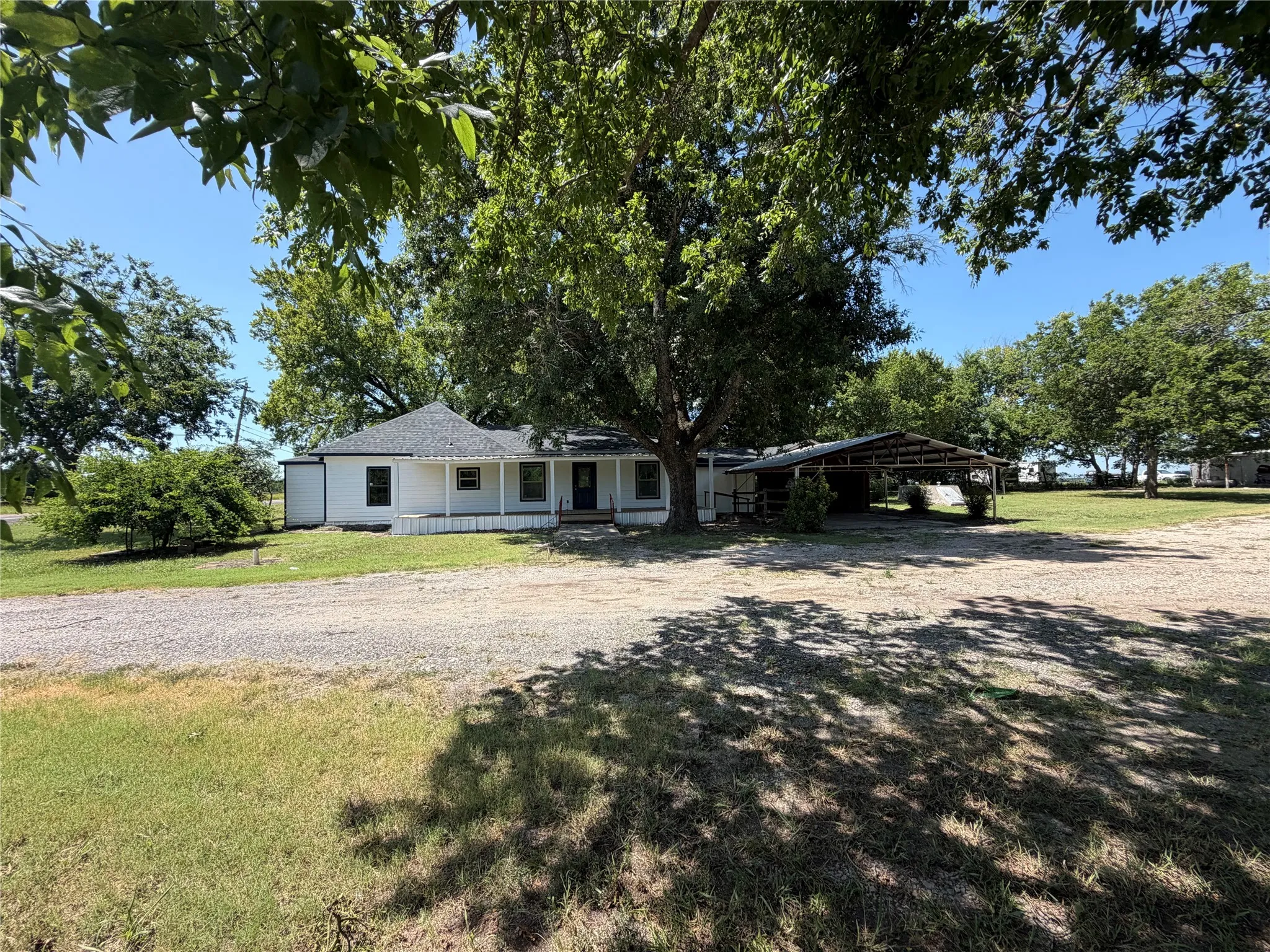 Single Family Residence For Sale in Hunt County , 1370 Highway 34 N, Greenville, Texas 75401, 3 Bedrooms, 2 Bathrooms, 2 Garage spaces, 1,744 Sqft, built in 1980, Price $399,000, mls#21331846, Real Estate Agent in Greenville, Homes For Sale in Hunt county, Homes For Sale in Greenville, Realtor in Greenville Texas, Real Estate Brokerage Independent Realty Texas, Luminita Cordes Realtor