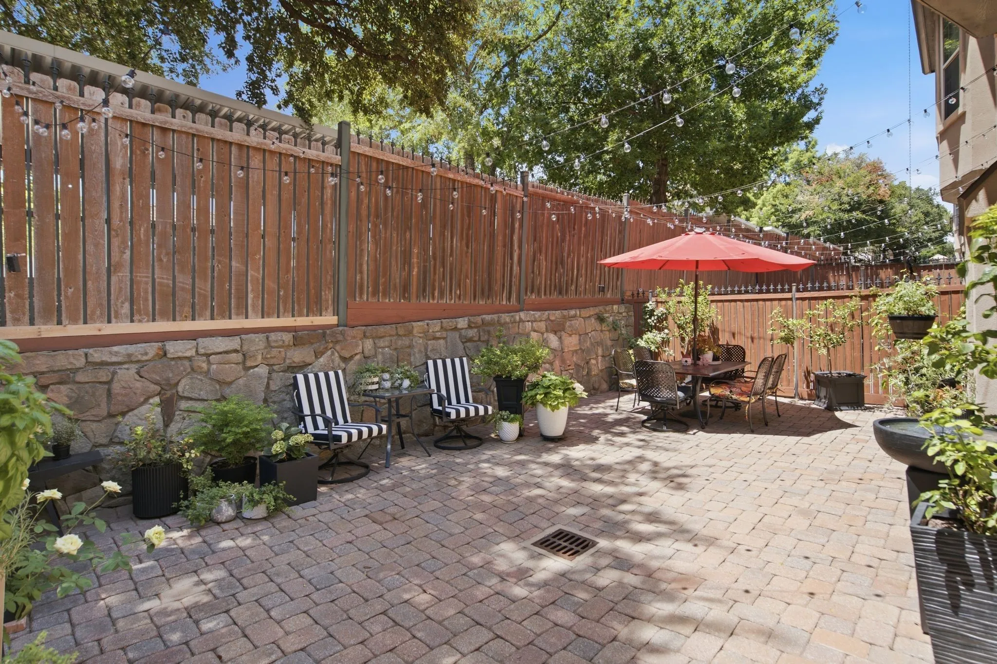 Townhouse For Sale in Dallas County , 728 Rockingham Drive, Irving, Texas 75063, 3 Bedroom, 3 Bathroom, 2 Garage spaces, 2,632 Sqft, built in 2006, mls#21328786, Real Estate Agent in Irving, Homes For Sale in Dallas county, Homes For Sale in Irving, Realtor in Irving Texas, Real Estate Brokerage Independent Realty Texas, Luminita Cordes Realtor