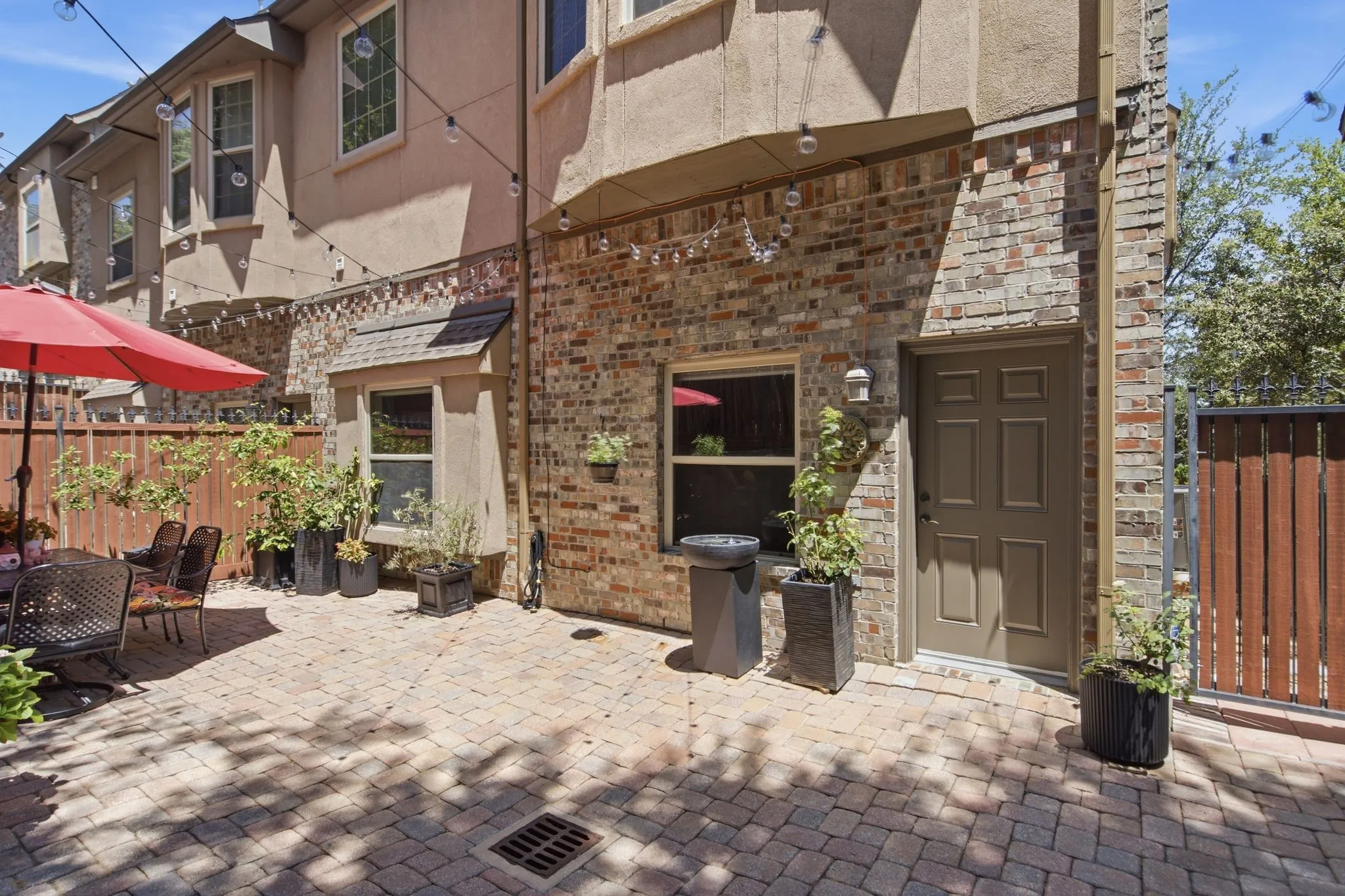 Townhouse For Sale in Dallas County , 728 Rockingham Drive, Irving, Texas 75063, 3 Bedroom, 3 Bathroom, 2 Garage spaces, 2,632 Sqft, built in 2006, mls#21328786, Real Estate Agent in Irving, Homes For Sale in Dallas county, Homes For Sale in Irving, Realtor in Irving Texas, Real Estate Brokerage Independent Realty Texas, Luminita Cordes Realtor