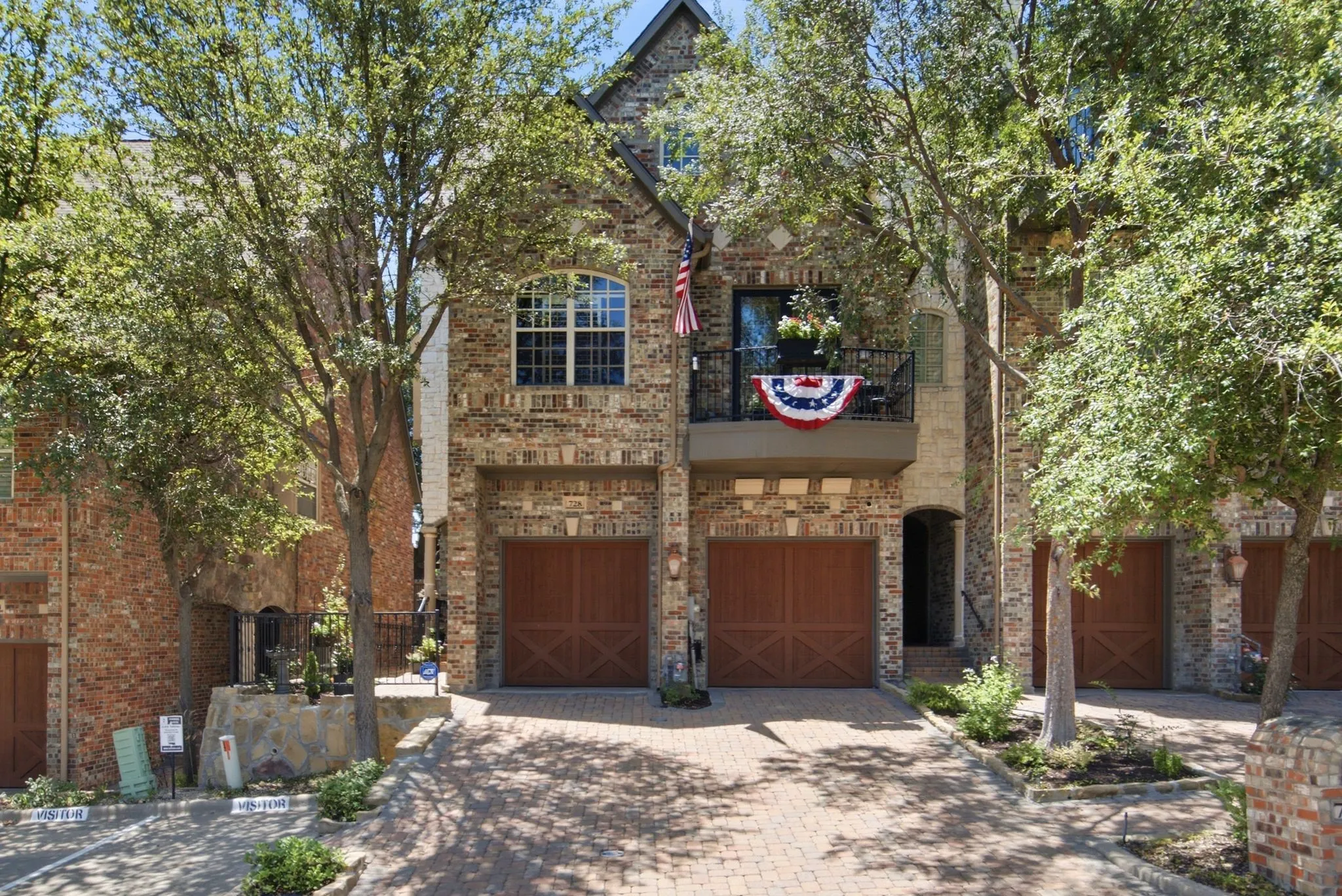 Townhouse For Sale in Dallas County , 728 Rockingham Drive, Irving, Texas 75063, 3 Bedroom, 3 Bathroom, 2 Garage spaces, 2,632 Sqft, built in 2006, mls#21328786, Real Estate Agent in Irving, Homes For Sale in Dallas county, Homes For Sale in Irving, Realtor in Irving Texas, Real Estate Brokerage Independent Realty Texas, Luminita Cordes Realtor