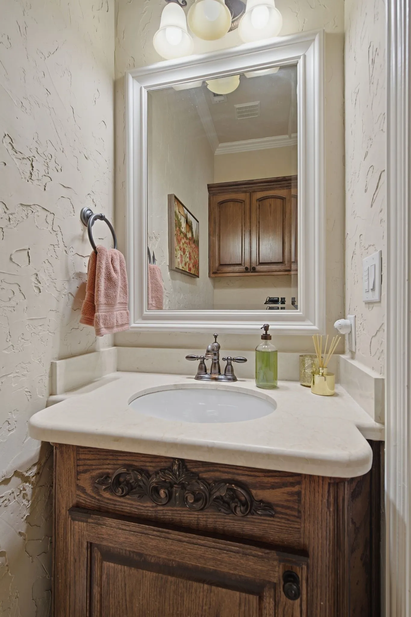 Townhouse For Sale in Dallas County , 728 Rockingham Drive, Irving, Texas 75063, 3 Bedroom, 3 Bathroom, 2 Garage spaces, 2,632 Sqft, built in 2006, mls#21328786, Real Estate Agent in Irving, Homes For Sale in Dallas county, Homes For Sale in Irving, Realtor in Irving Texas, Real Estate Brokerage Independent Realty Texas, Luminita Cordes Realtor