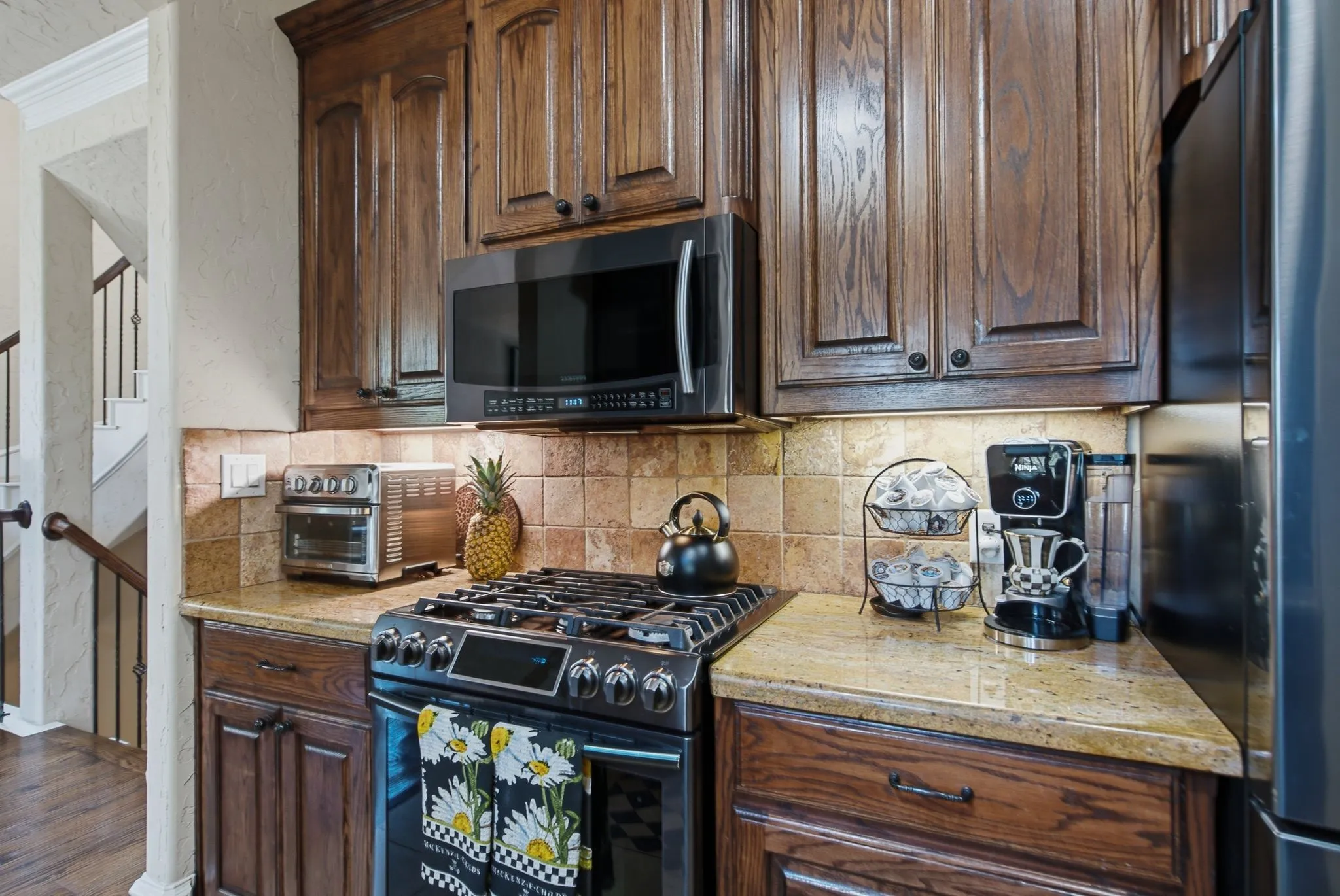 Townhouse For Sale in Dallas County , 728 Rockingham Drive, Irving, Texas 75063, 3 Bedroom, 3 Bathroom, 2 Garage spaces, 2,632 Sqft, built in 2006, mls#21328786, Real Estate Agent in Irving, Homes For Sale in Dallas county, Homes For Sale in Irving, Realtor in Irving Texas, Real Estate Brokerage Independent Realty Texas, Luminita Cordes Realtor