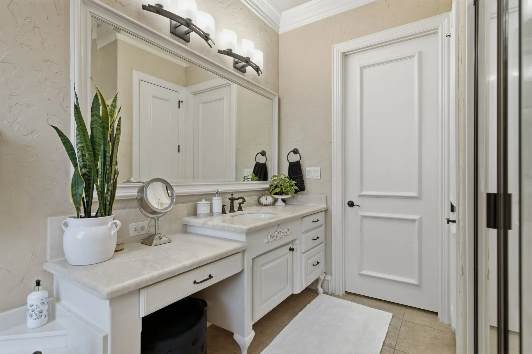 Townhouse For Sale in Dallas County , 728 Rockingham Drive, Irving, Texas 75063, 3 Bedroom, 3 Bathroom, 2 Garage spaces, 2,632 Sqft, built in 2006, mls#21328786, Real Estate Agent in Irving, Homes For Sale in Dallas county, Homes For Sale in Irving, Realtor in Irving Texas, Real Estate Brokerage Independent Realty Texas, Luminita Cordes Realtor