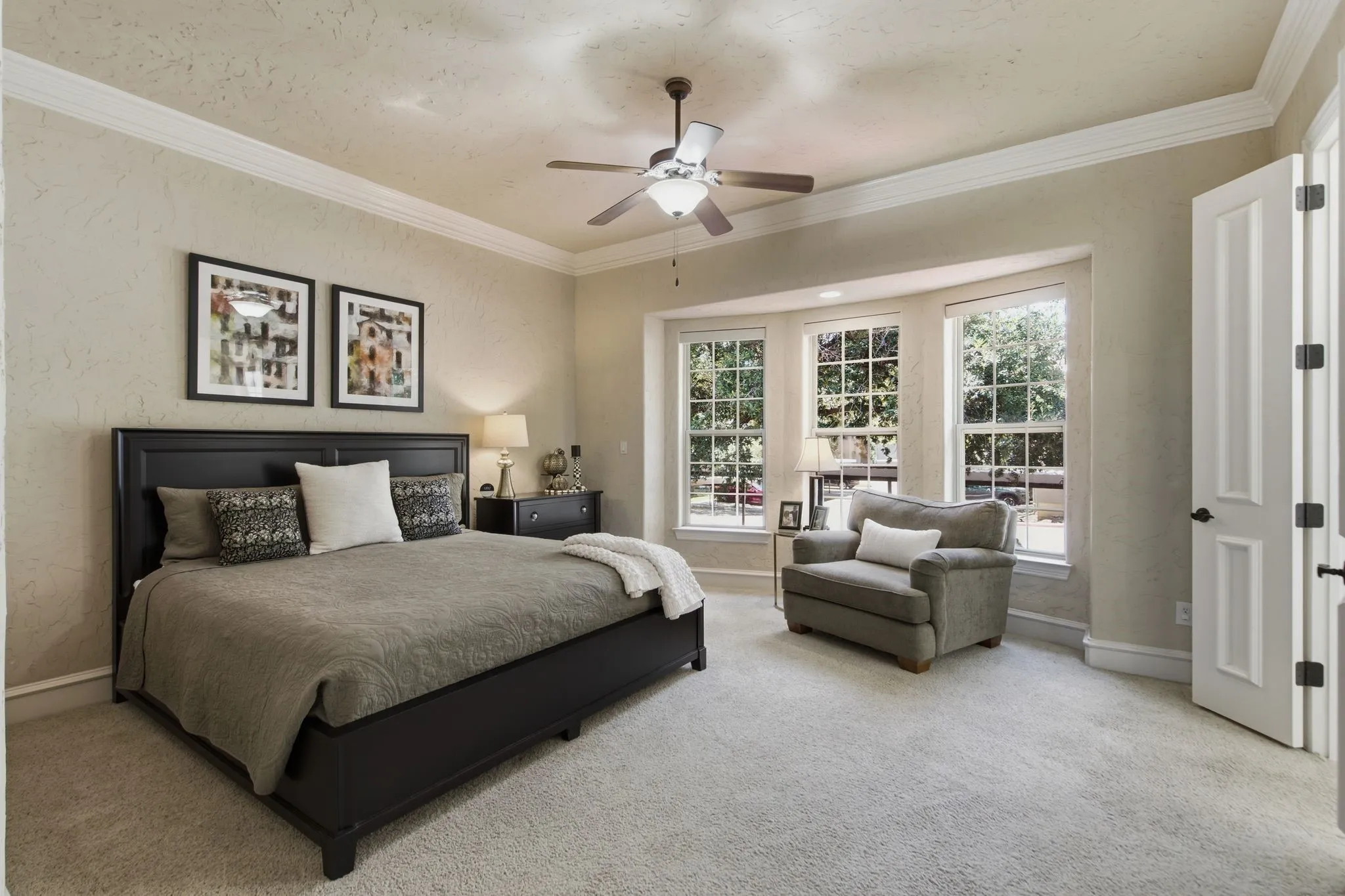 Townhouse For Sale in Dallas County , 728 Rockingham Drive, Irving, Texas 75063, 3 Bedroom, 3 Bathroom, 2 Garage spaces, 2,632 Sqft, built in 2006, mls#21328786, Real Estate Agent in Irving, Homes For Sale in Dallas county, Homes For Sale in Irving, Realtor in Irving Texas, Real Estate Brokerage Independent Realty Texas, Luminita Cordes Realtor
