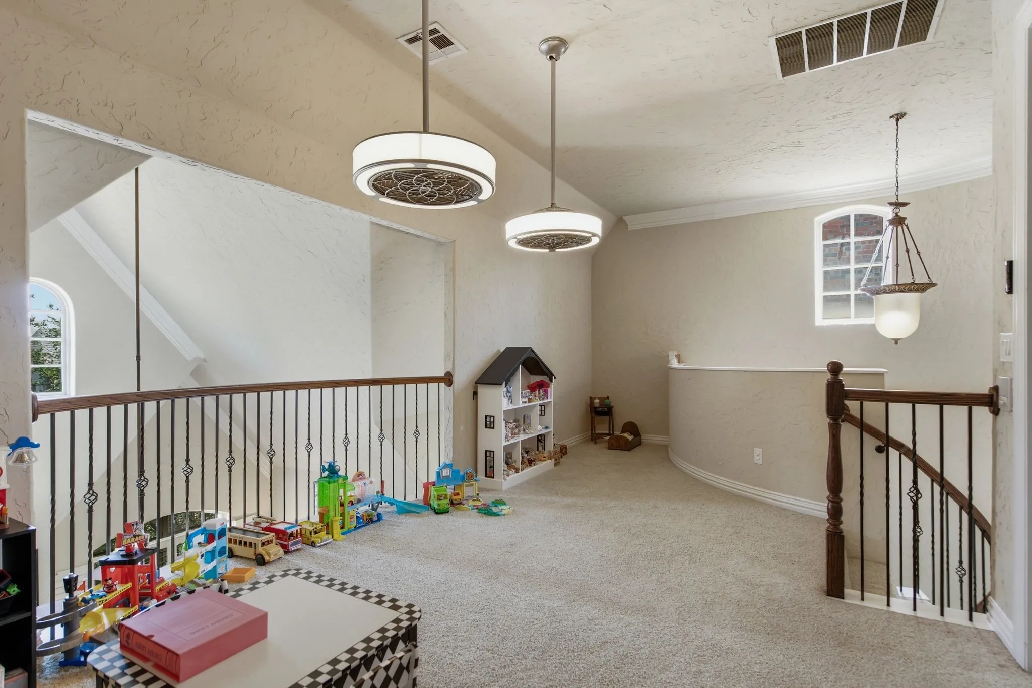 Townhouse For Sale in Dallas County , 728 Rockingham Drive, Irving, Texas 75063, 3 Bedroom, 3 Bathroom, 2 Garage spaces, 2,632 Sqft, built in 2006, mls#21328786, Real Estate Agent in Irving, Homes For Sale in Dallas county, Homes For Sale in Irving, Realtor in Irving Texas, Real Estate Brokerage Independent Realty Texas, Luminita Cordes Realtor