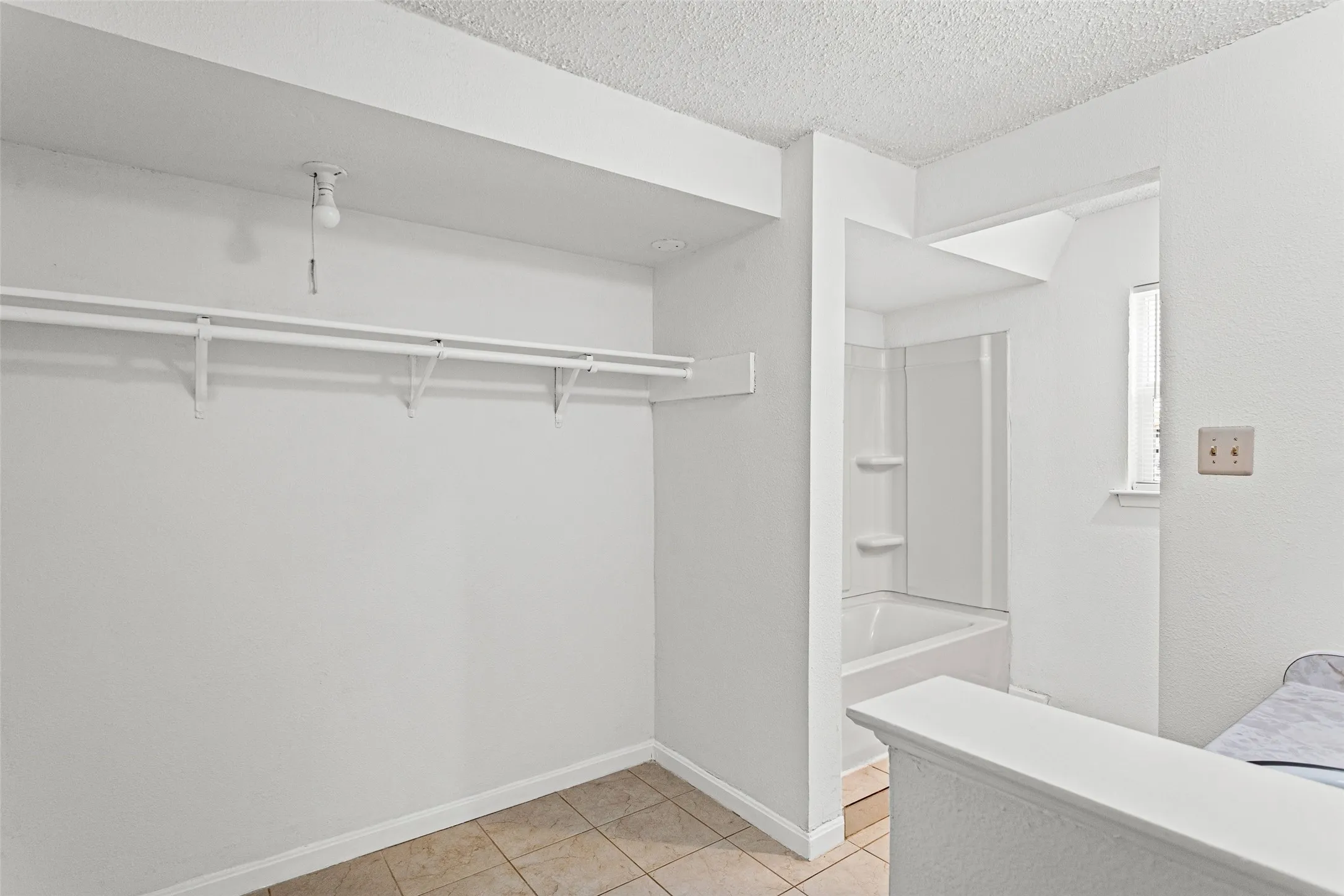 Single Family Residence For Sale in Tarrant County , 529 Georgetown Drive, Everman, Texas 76140, 3 Bedroom, 2 Bathroom, 2 Garage spaces, 1,369 Sqft, built in 1973, mls#21325098, Real Estate Agent in Everman, Homes For Sale in Tarrant county, Homes For Sale in Everman, Realtor in Everman Texas, Real Estate Brokerage Independent Realty Texas, Luminita Cordes Realtor