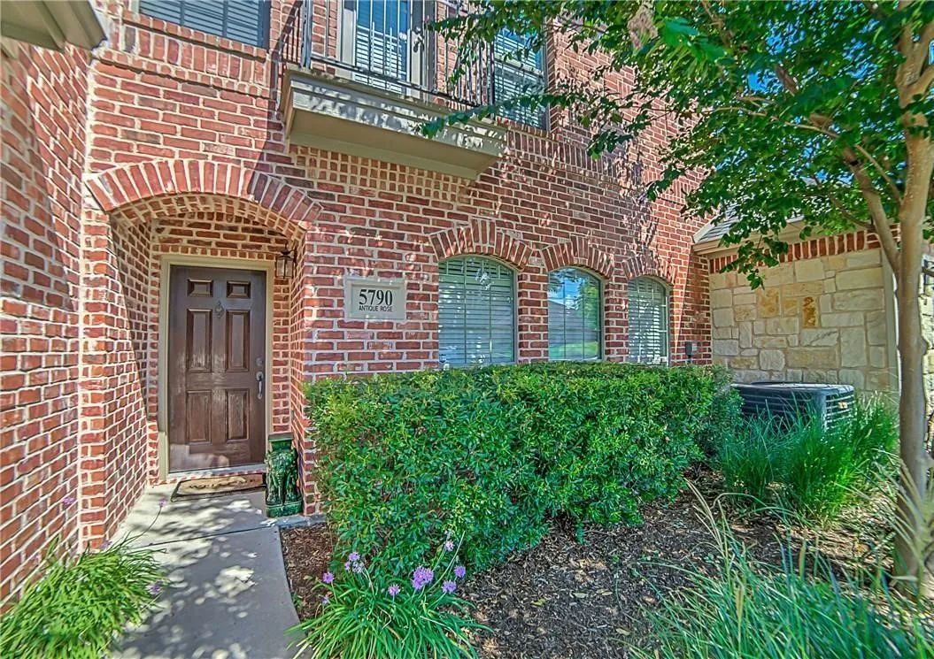 Townhouse For Rent in Collin County , 5790 Antique Rose Trail, Fairview, Texas 75069, 2 Bedroom, 2 Bathroom, 2 Garage spaces, 1,255 Sqft, built in 2008, mls#21311484, Real Estate Agent in Fairview, Homes For Rent in Collin county, Homes For Rent in Fairview, Realtor in Fairview Texas, Real Estate Brokerage Independent Realty Texas, Luminita Cordes Realtor