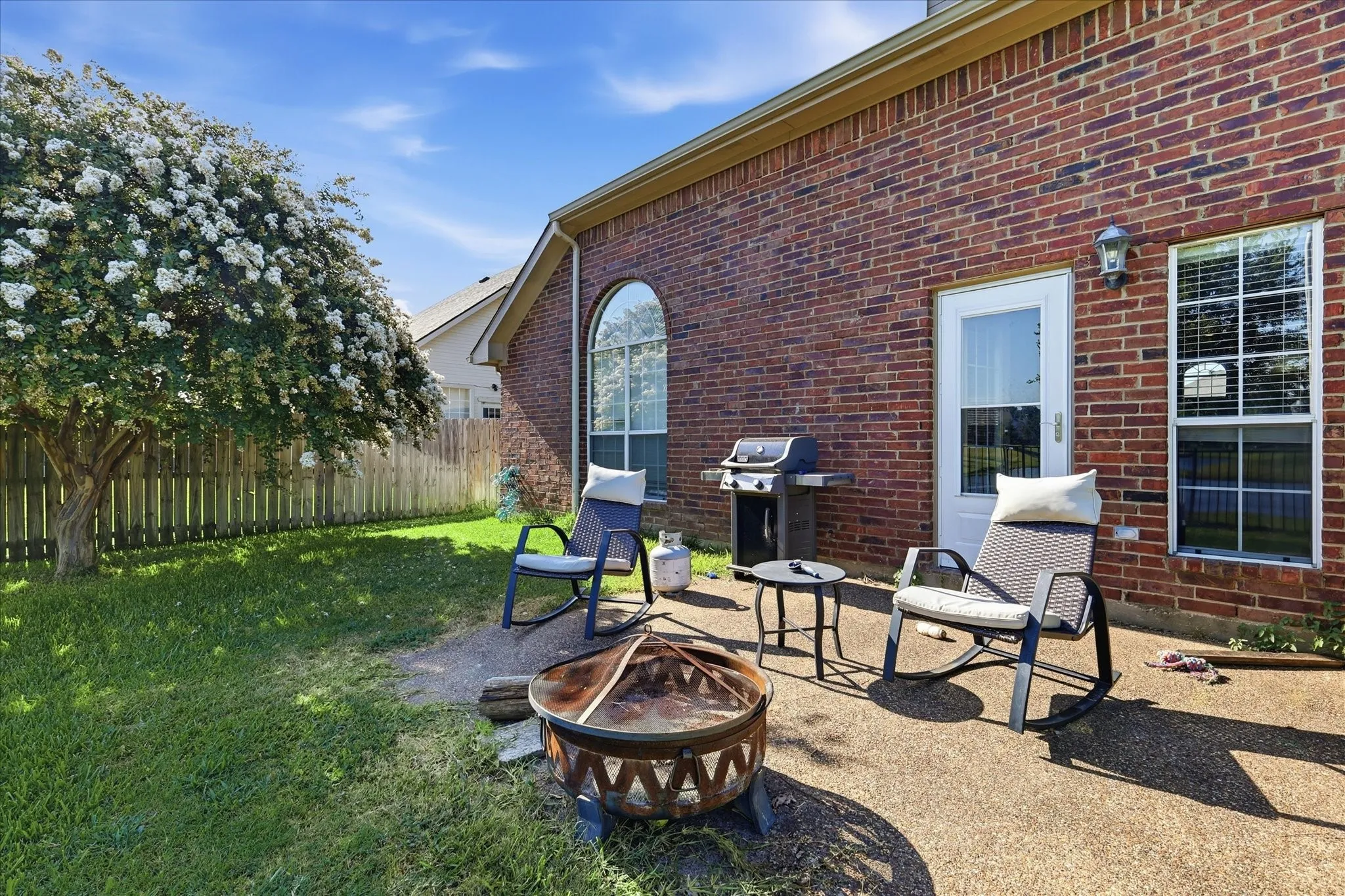 Single Family Residence For Sale in Denton County , 4432 Spanish Oak Circle, Corinth, Texas 76208, 3 Bedroom, 2 Bathroom, 2 Garage spaces, 2,052 Sqft, built in 1998, mls#21327038, Real Estate Agent in Corinth, Homes For Sale in Denton county, Homes For Sale in Corinth, Realtor in Corinth Texas, Real Estate Brokerage Independent Realty Texas, Luminita Cordes Realtor
