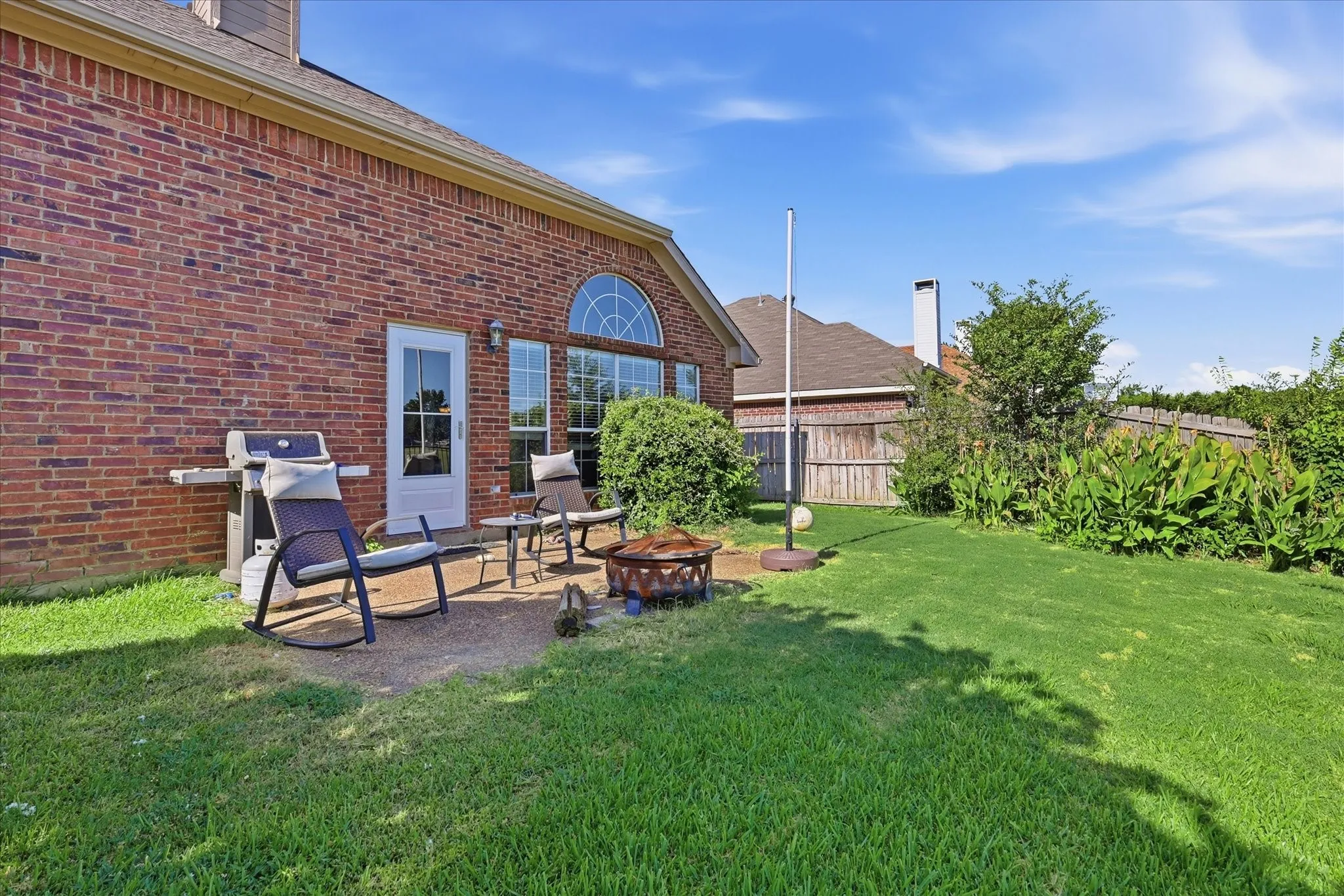 Single Family Residence For Sale in Denton County , 4432 Spanish Oak Circle, Corinth, Texas 76208, 3 Bedroom, 2 Bathroom, 2 Garage spaces, 2,052 Sqft, built in 1998, mls#21327038, Real Estate Agent in Corinth, Homes For Sale in Denton county, Homes For Sale in Corinth, Realtor in Corinth Texas, Real Estate Brokerage Independent Realty Texas, Luminita Cordes Realtor
