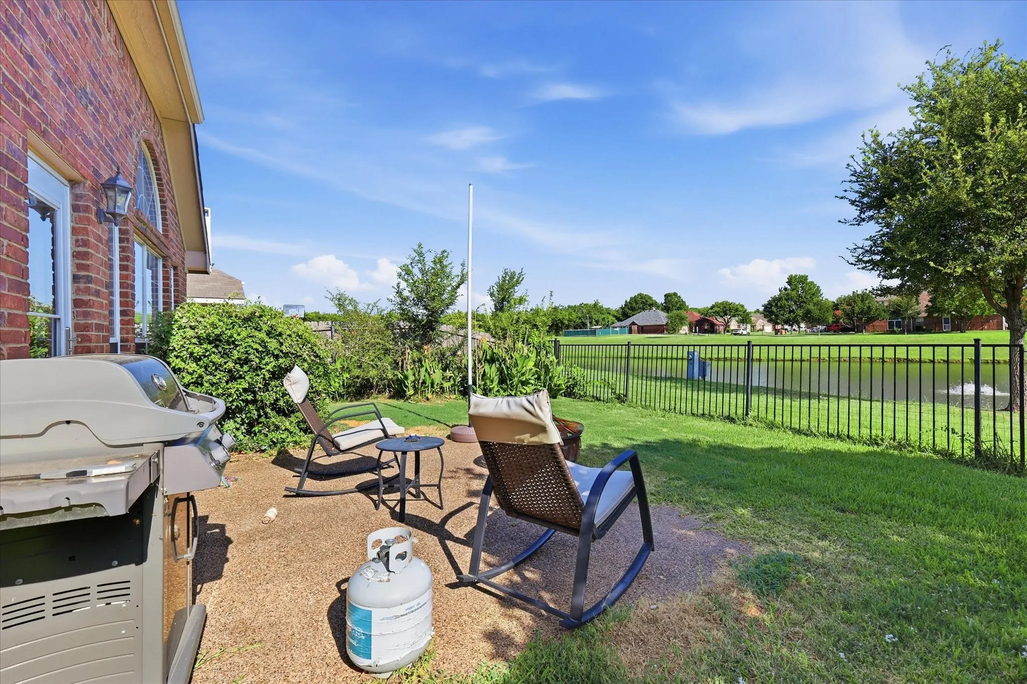 Single Family Residence For Sale in Denton County , 4432 Spanish Oak Circle, Corinth, Texas 76208, 3 Bedroom, 2 Bathroom, 2 Garage spaces, 2,052 Sqft, built in 1998, mls#21327038, Real Estate Agent in Corinth, Homes For Sale in Denton county, Homes For Sale in Corinth, Realtor in Corinth Texas, Real Estate Brokerage Independent Realty Texas, Luminita Cordes Realtor