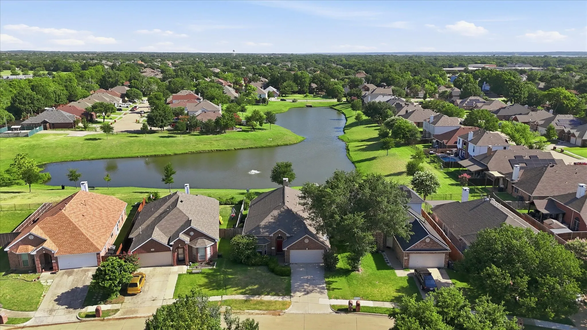 Single Family Residence For Sale in Denton County , 4432 Spanish Oak Circle, Corinth, Texas 76208, 3 Bedroom, 2 Bathroom, 2 Garage spaces, 2,052 Sqft, built in 1998, mls#21327038, Real Estate Agent in Corinth, Homes For Sale in Denton county, Homes For Sale in Corinth, Realtor in Corinth Texas, Real Estate Brokerage Independent Realty Texas, Luminita Cordes Realtor