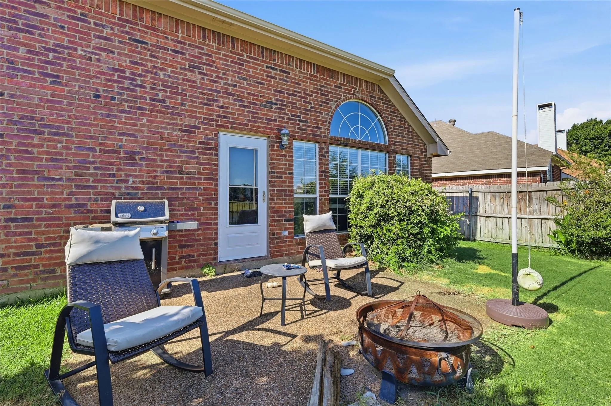 Single Family Residence For Sale in Denton County , 4432 Spanish Oak Circle, Corinth, Texas 76208, 3 Bedroom, 2 Bathroom, 2 Garage spaces, 2,052 Sqft, built in 1998, mls#21327038, Real Estate Agent in Corinth, Homes For Sale in Denton county, Homes For Sale in Corinth, Realtor in Corinth Texas, Real Estate Brokerage Independent Realty Texas, Luminita Cordes Realtor