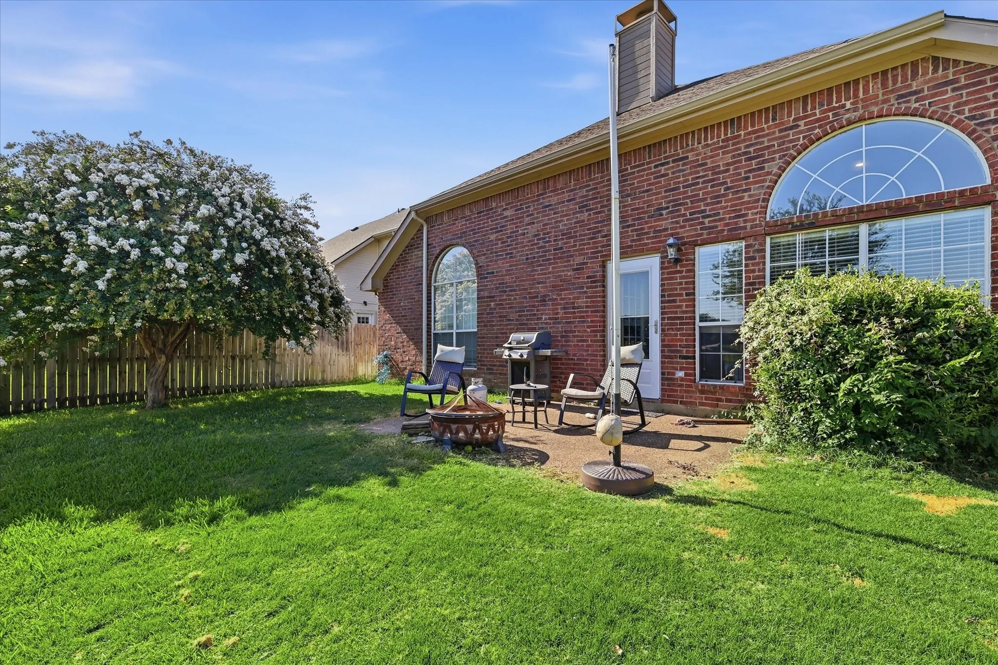 Single Family Residence For Sale in Denton County , 4432 Spanish Oak Circle, Corinth, Texas 76208, 3 Bedroom, 2 Bathroom, 2 Garage spaces, 2,052 Sqft, built in 1998, mls#21327038, Real Estate Agent in Corinth, Homes For Sale in Denton county, Homes For Sale in Corinth, Realtor in Corinth Texas, Real Estate Brokerage Independent Realty Texas, Luminita Cordes Realtor