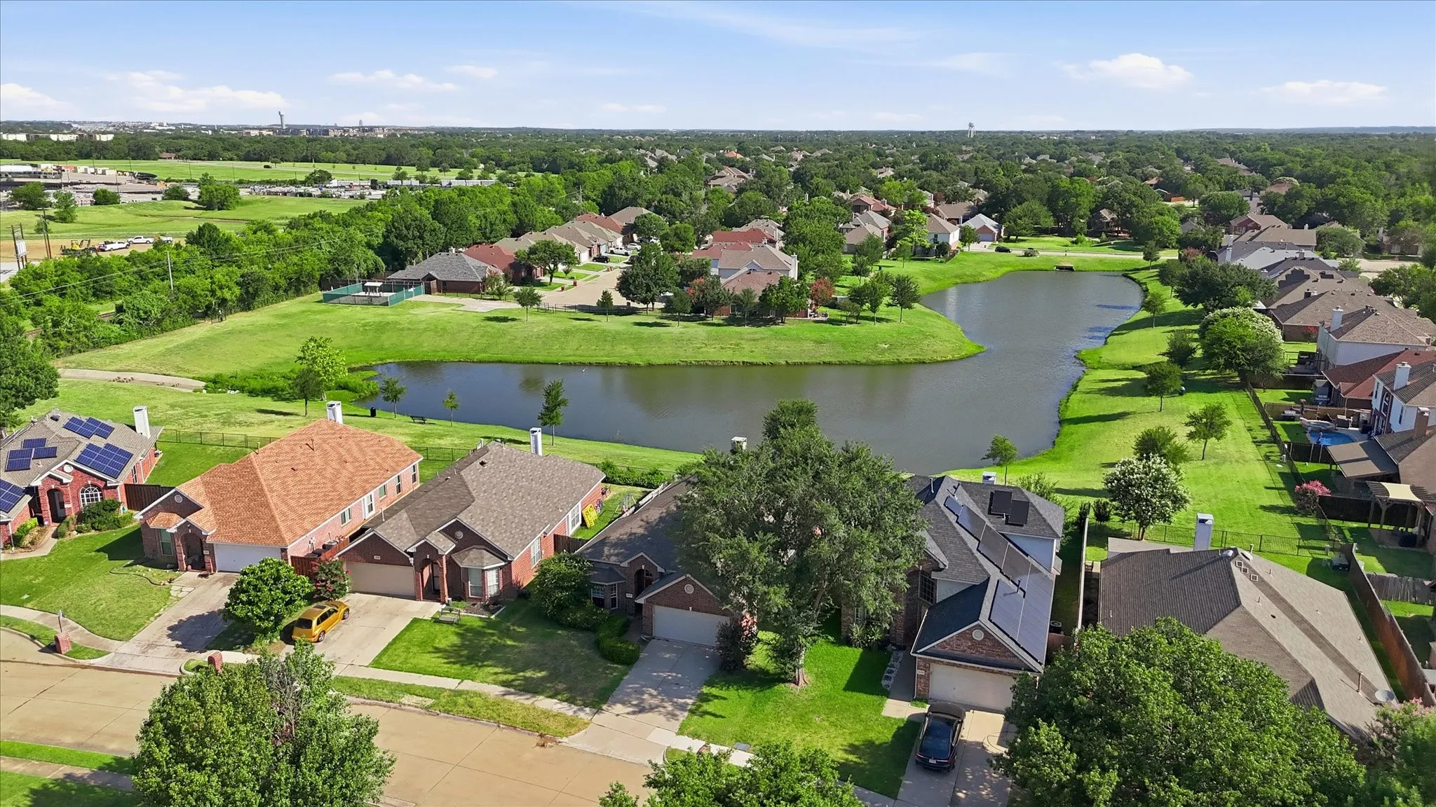 Single Family Residence For Sale in Denton County , 4432 Spanish Oak Circle, Corinth, Texas 76208, 3 Bedroom, 2 Bathroom, 2 Garage spaces, 2,052 Sqft, built in 1998, mls#21327038, Real Estate Agent in Corinth, Homes For Sale in Denton county, Homes For Sale in Corinth, Realtor in Corinth Texas, Real Estate Brokerage Independent Realty Texas, Luminita Cordes Realtor