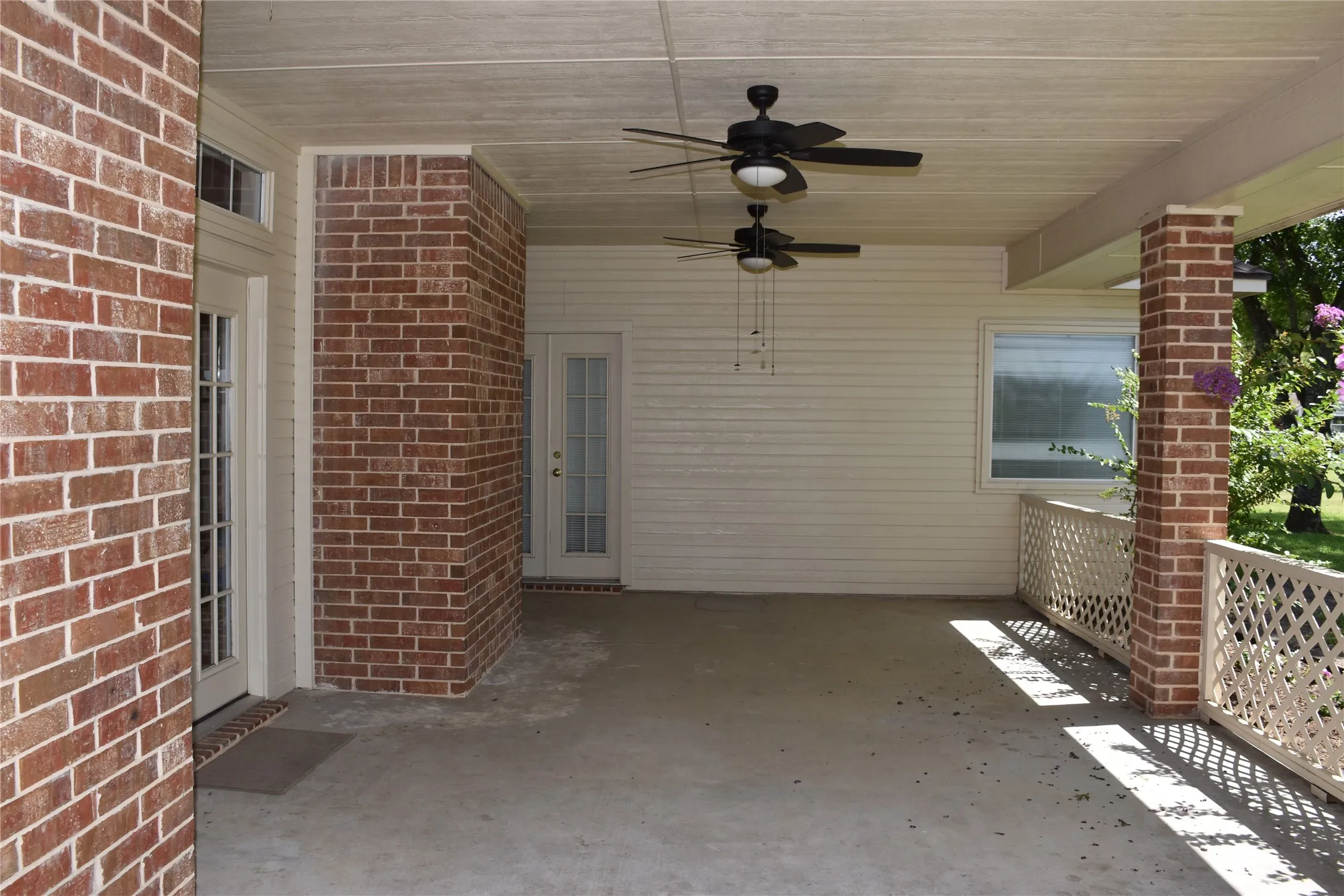Single Family Residence For Sale in Ellis County , 4017 Windmill Ridge Circle, Red Oak, Texas 75154, 4 Bedroom, 3 Bathroom, 2 Garage spaces, 2,191 Sqft, built in 1997, mls#21316183, Real Estate Agent in Red Oak, Homes For Sale in Ellis county, Homes For Sale in Red Oak, Realtor in Red Oak Texas, Real Estate Brokerage Independent Realty Texas, Luminita Cordes Realtor