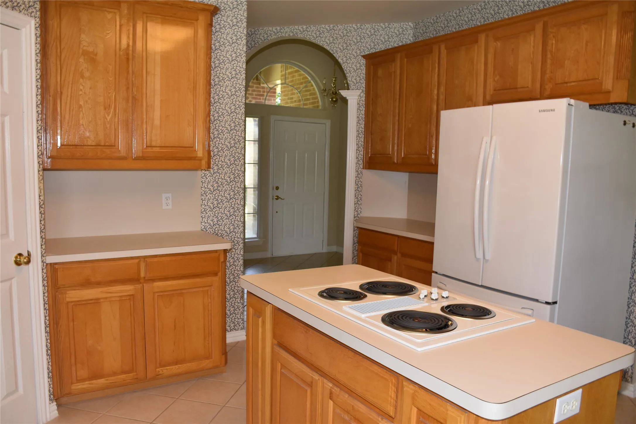 Single Family Residence For Sale in Ellis County , 4017 Windmill Ridge Circle, Red Oak, Texas 75154, 4 Bedroom, 3 Bathroom, 2 Garage spaces, 2,191 Sqft, built in 1997, mls#21316183, Real Estate Agent in Red Oak, Homes For Sale in Ellis county, Homes For Sale in Red Oak, Realtor in Red Oak Texas, Real Estate Brokerage Independent Realty Texas, Luminita Cordes Realtor