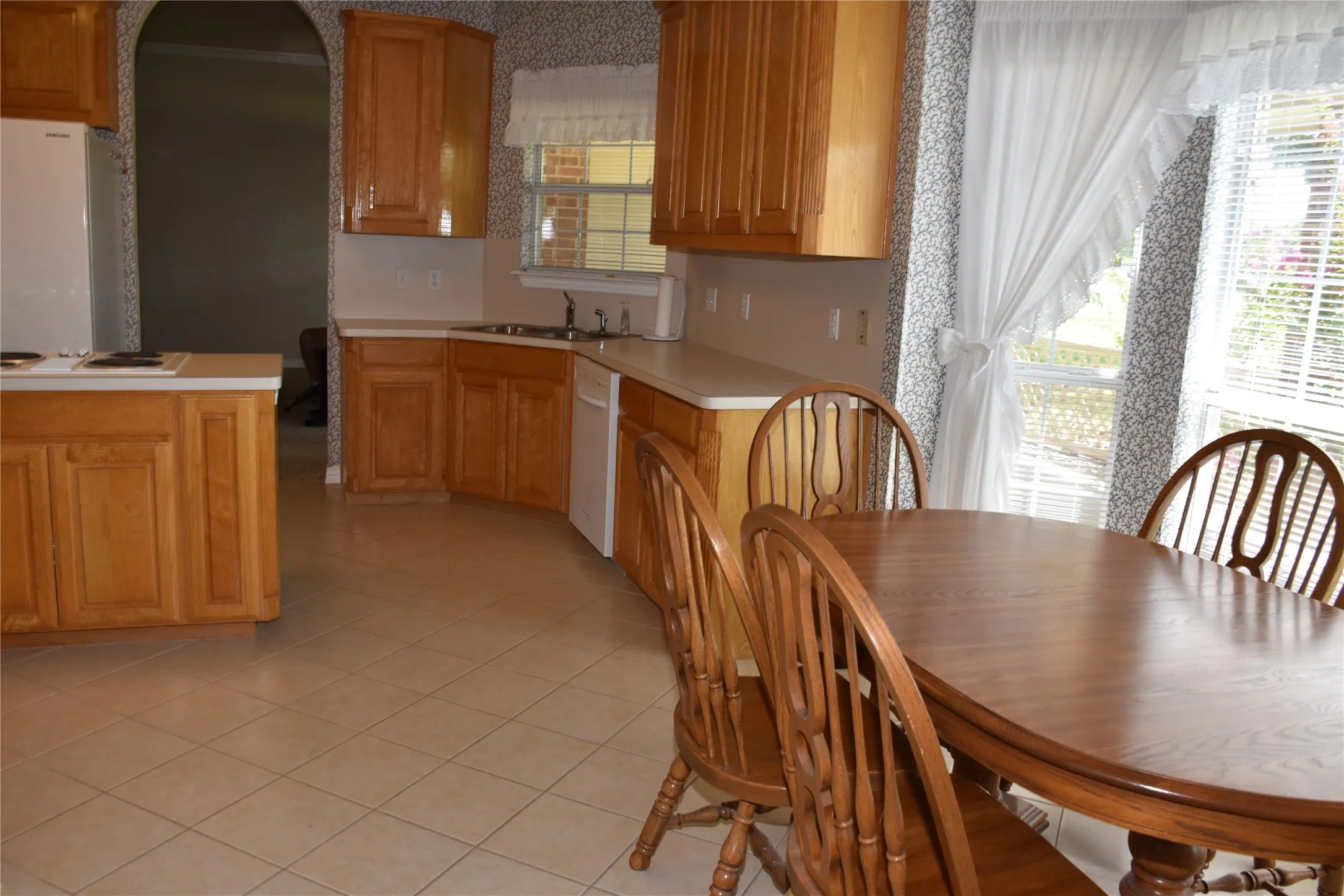Single Family Residence For Sale in Ellis County , 4017 Windmill Ridge Circle, Red Oak, Texas 75154, 4 Bedroom, 3 Bathroom, 2 Garage spaces, 2,191 Sqft, built in 1997, mls#21316183, Real Estate Agent in Red Oak, Homes For Sale in Ellis county, Homes For Sale in Red Oak, Realtor in Red Oak Texas, Real Estate Brokerage Independent Realty Texas, Luminita Cordes Realtor
