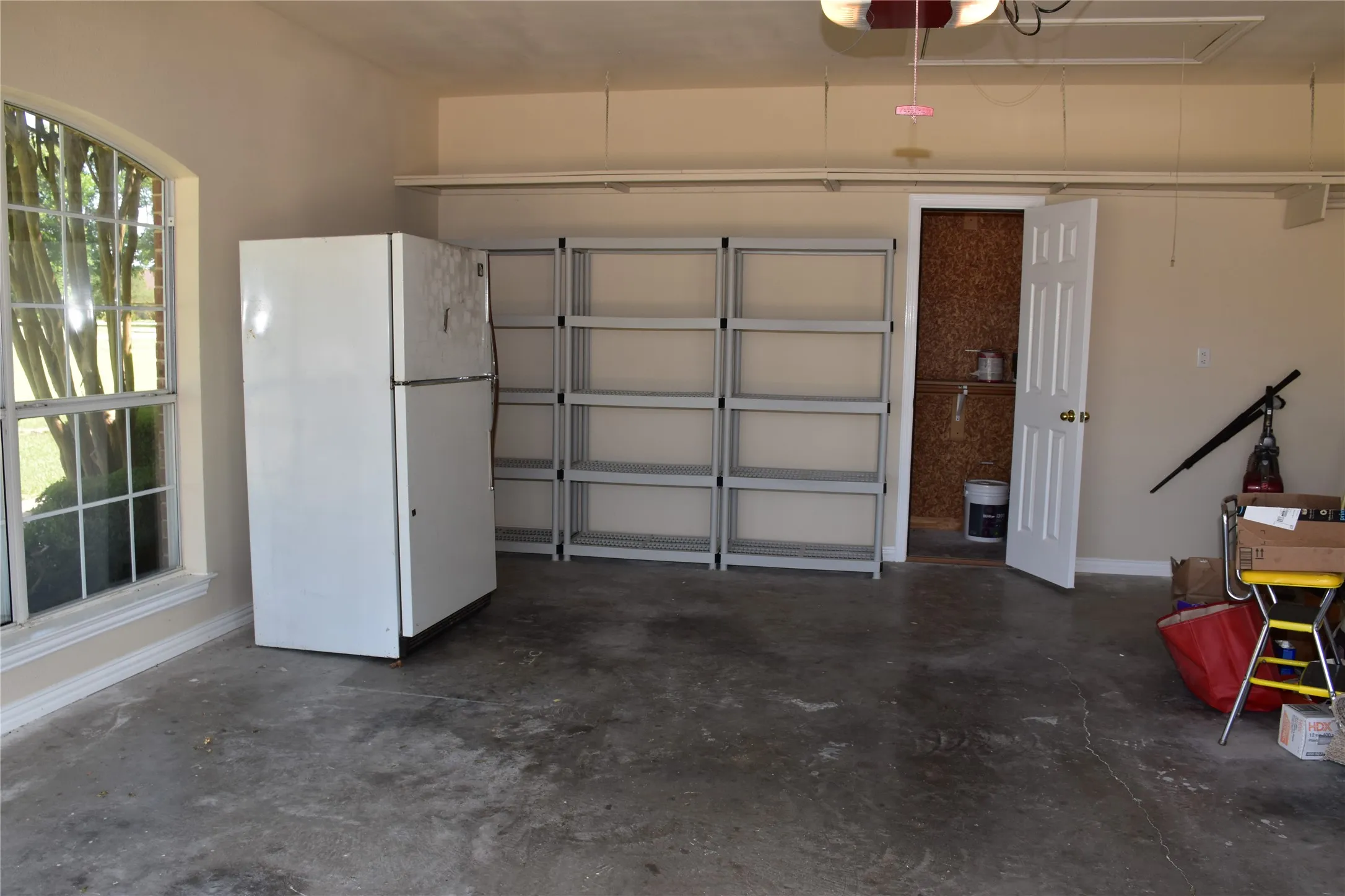 Single Family Residence For Sale in Ellis County , 4017 Windmill Ridge Circle, Red Oak, Texas 75154, 4 Bedroom, 3 Bathroom, 2 Garage spaces, 2,191 Sqft, built in 1997, mls#21316183, Real Estate Agent in Red Oak, Homes For Sale in Ellis county, Homes For Sale in Red Oak, Realtor in Red Oak Texas, Real Estate Brokerage Independent Realty Texas, Luminita Cordes Realtor