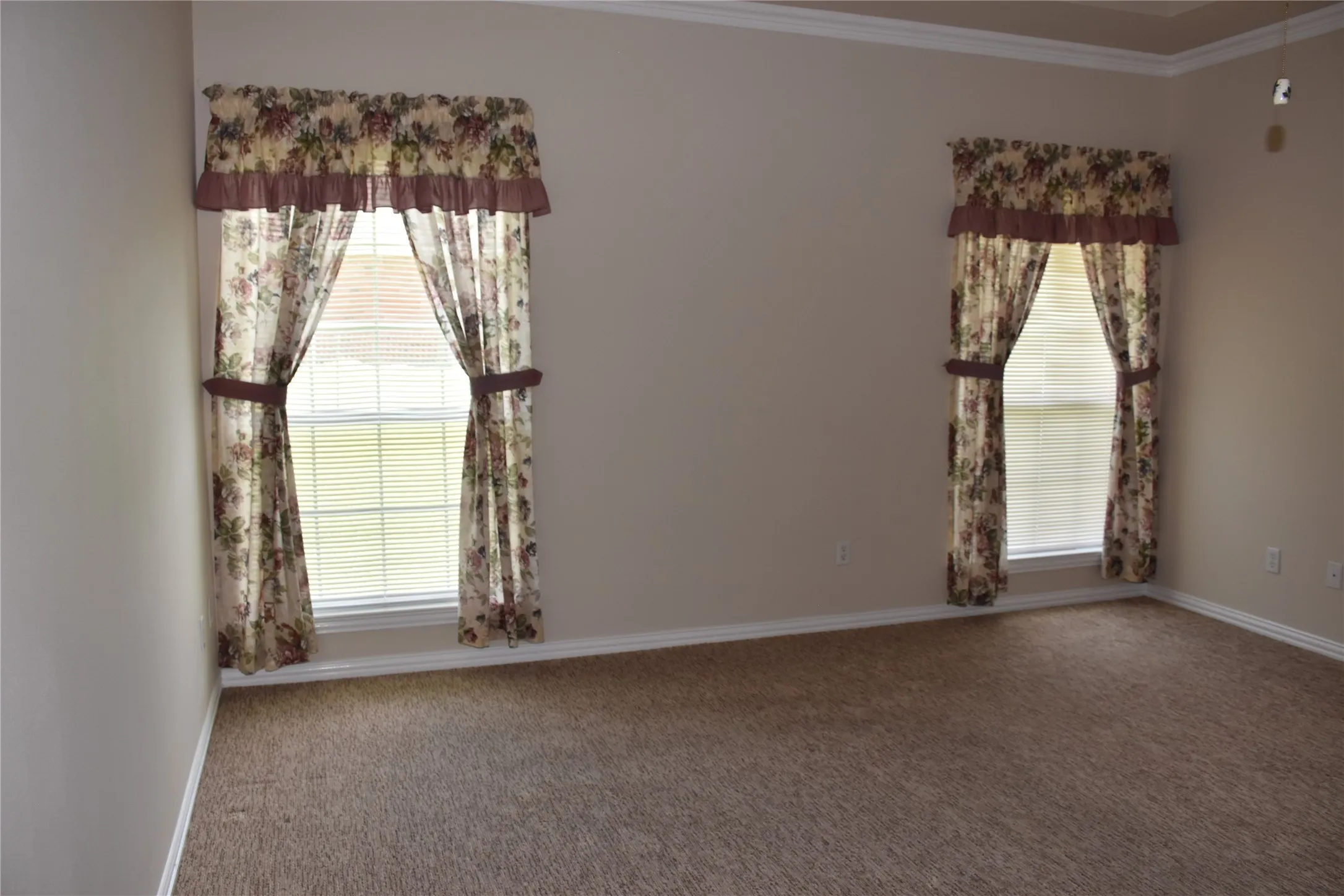 Single Family Residence For Sale in Ellis County , 4017 Windmill Ridge Circle, Red Oak, Texas 75154, 4 Bedroom, 3 Bathroom, 2 Garage spaces, 2,191 Sqft, built in 1997, mls#21316183, Real Estate Agent in Red Oak, Homes For Sale in Ellis county, Homes For Sale in Red Oak, Realtor in Red Oak Texas, Real Estate Brokerage Independent Realty Texas, Luminita Cordes Realtor