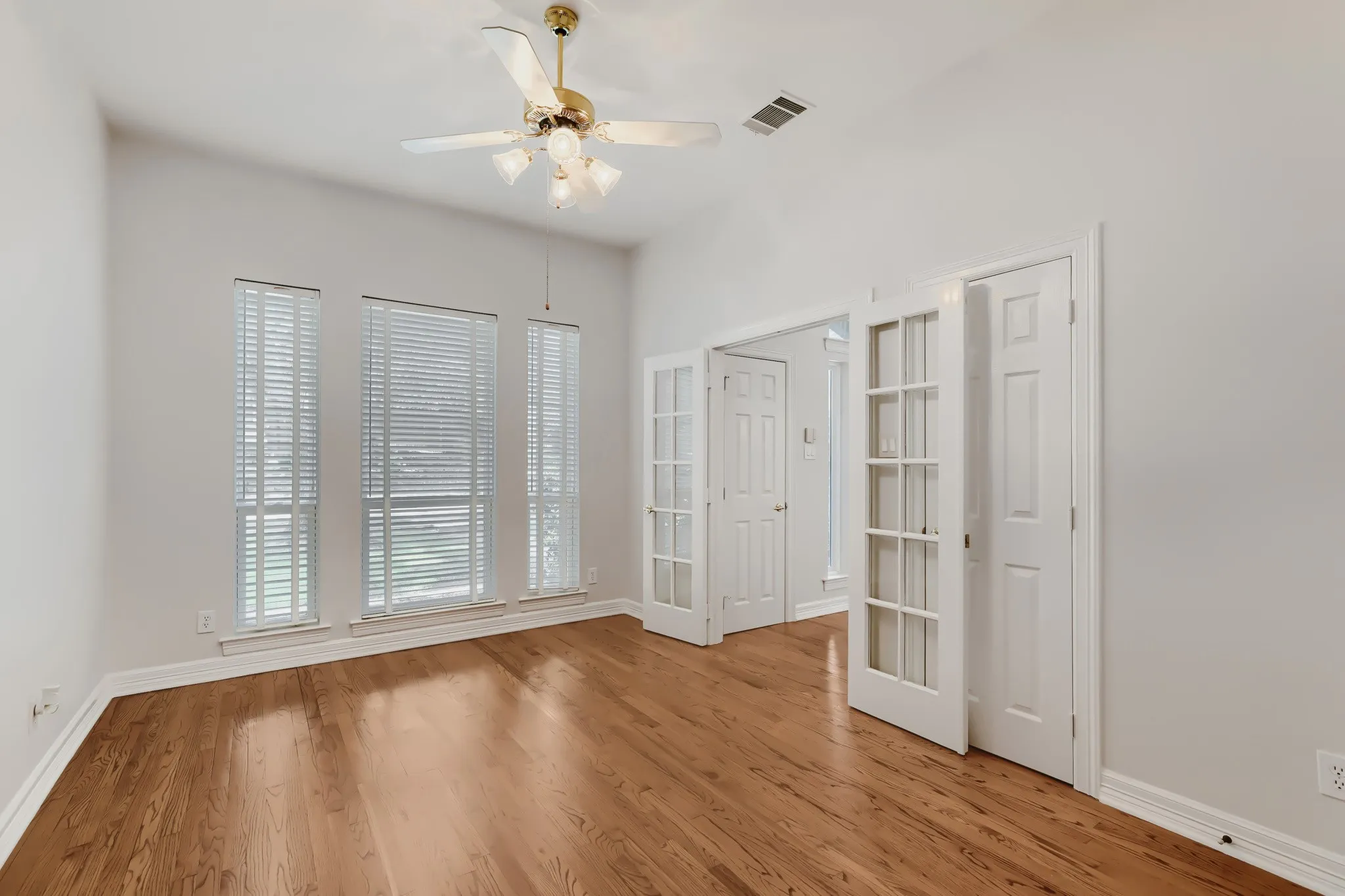Single Family Residence For Sale in Collin County , 3011 Saint Germain Drive, Mc Kinney, Texas 75070, 4 Bedroom, 4 Bathroom, 3 Garage spaces, 3,664 Sqft, built in 1994, mls#21249079, Real Estate Agent in Mc Kinney, Homes For Sale in Collin county, Homes For Sale in Mc Kinney, Realtor in Mc Kinney Texas, Real Estate Brokerage Independent Realty Texas, Luminita Cordes Realtor