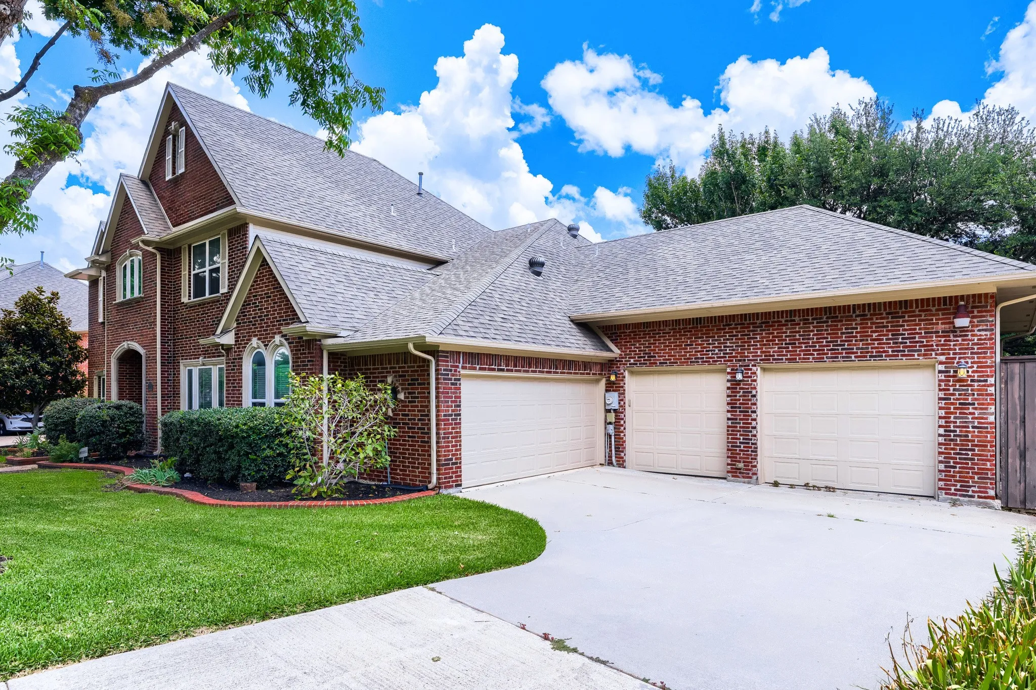 Single Family Residence For Sale in Collin County , 3011 Saint Germain Drive, Mc Kinney, Texas 75070, 4 Bedroom, 4 Bathroom, 3 Garage spaces, 3,664 Sqft, built in 1994, mls#21249079, Real Estate Agent in Mc Kinney, Homes For Sale in Collin county, Homes For Sale in Mc Kinney, Realtor in Mc Kinney Texas, Real Estate Brokerage Independent Realty Texas, Luminita Cordes Realtor
