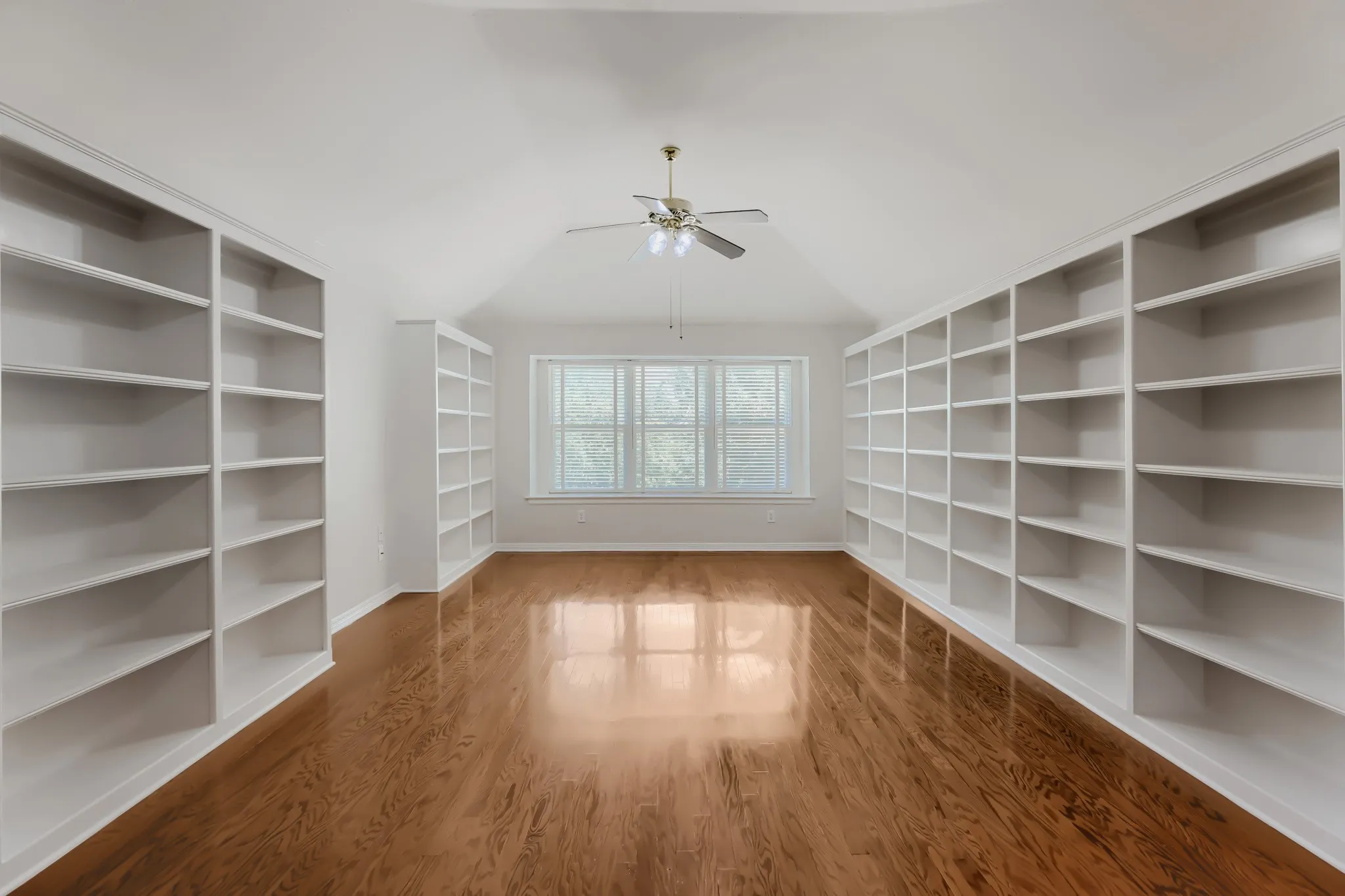 Single Family Residence For Sale in Collin County , 3011 Saint Germain Drive, Mc Kinney, Texas 75070, 4 Bedroom, 4 Bathroom, 3 Garage spaces, 3,664 Sqft, built in 1994, mls#21249079, Real Estate Agent in Mc Kinney, Homes For Sale in Collin county, Homes For Sale in Mc Kinney, Realtor in Mc Kinney Texas, Real Estate Brokerage Independent Realty Texas, Luminita Cordes Realtor