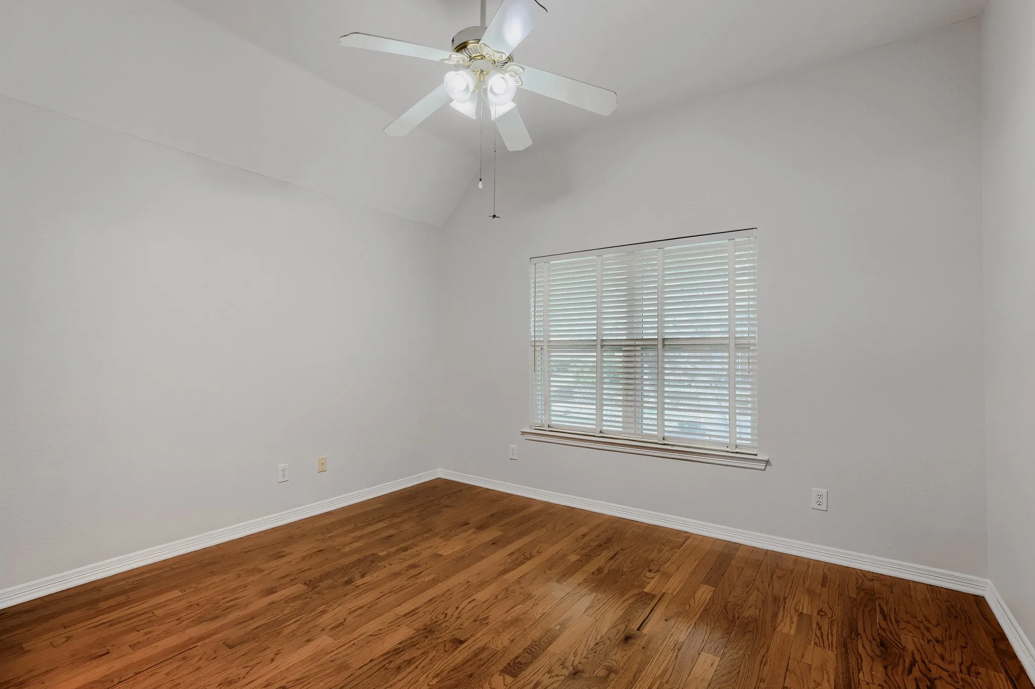 Single Family Residence For Sale in Collin County , 3011 Saint Germain Drive, Mc Kinney, Texas 75070, 4 Bedroom, 4 Bathroom, 3 Garage spaces, 3,664 Sqft, built in 1994, mls#21249079, Real Estate Agent in Mc Kinney, Homes For Sale in Collin county, Homes For Sale in Mc Kinney, Realtor in Mc Kinney Texas, Real Estate Brokerage Independent Realty Texas, Luminita Cordes Realtor