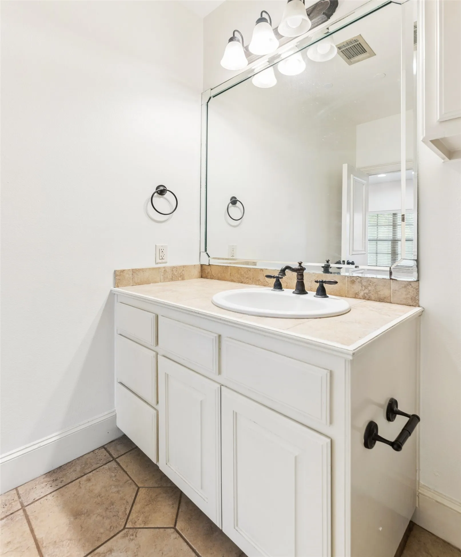 Condominium For Sale in Tarrant County , 53 Piazza Lane 110, Colleyville, Texas 76034, 4 Bedroom, 4 Bathroom, 2 Garage spaces, 3,214 Sqft, built in 2004, mls#21322849, Real Estate Agent in Colleyville, Homes For Sale in Tarrant county, Homes For Sale in Colleyville, Realtor in Colleyville Texas, Real Estate Brokerage Independent Realty Texas, Luminita Cordes Realtor