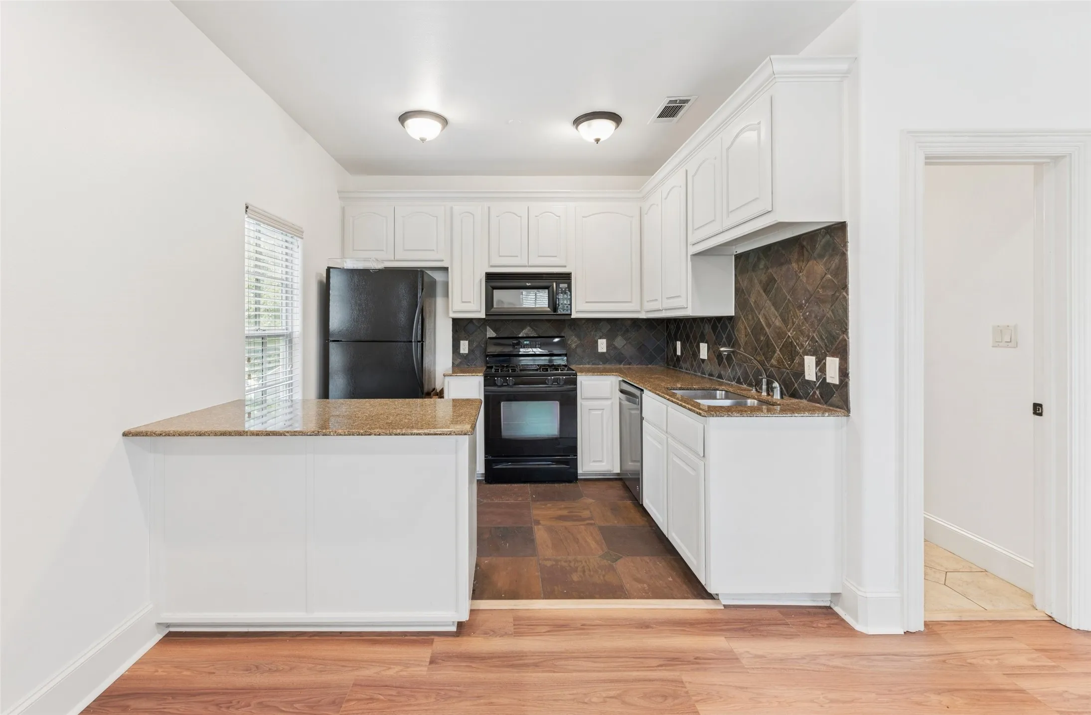 Condominium For Sale in Tarrant County , 53 Piazza Lane 110, Colleyville, Texas 76034, 4 Bedroom, 4 Bathroom, 2 Garage spaces, 3,214 Sqft, built in 2004, mls#21322849, Real Estate Agent in Colleyville, Homes For Sale in Tarrant county, Homes For Sale in Colleyville, Realtor in Colleyville Texas, Real Estate Brokerage Independent Realty Texas, Luminita Cordes Realtor