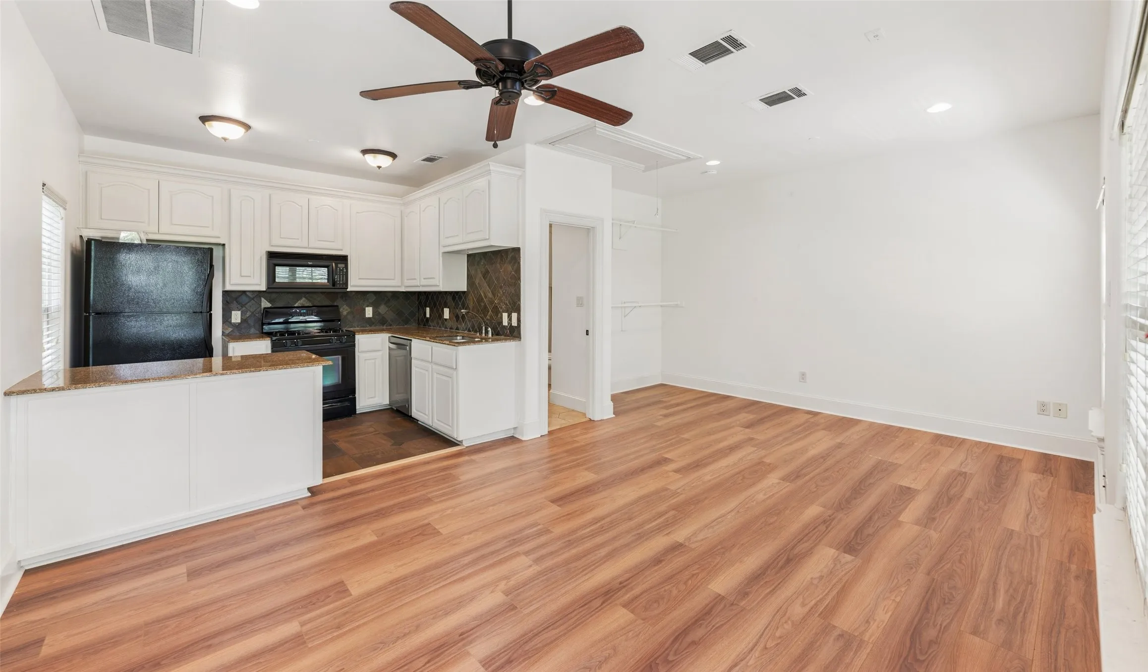 Condominium For Sale in Tarrant County , 53 Piazza Lane 110, Colleyville, Texas 76034, 4 Bedroom, 4 Bathroom, 2 Garage spaces, 3,214 Sqft, built in 2004, mls#21322849, Real Estate Agent in Colleyville, Homes For Sale in Tarrant county, Homes For Sale in Colleyville, Realtor in Colleyville Texas, Real Estate Brokerage Independent Realty Texas, Luminita Cordes Realtor