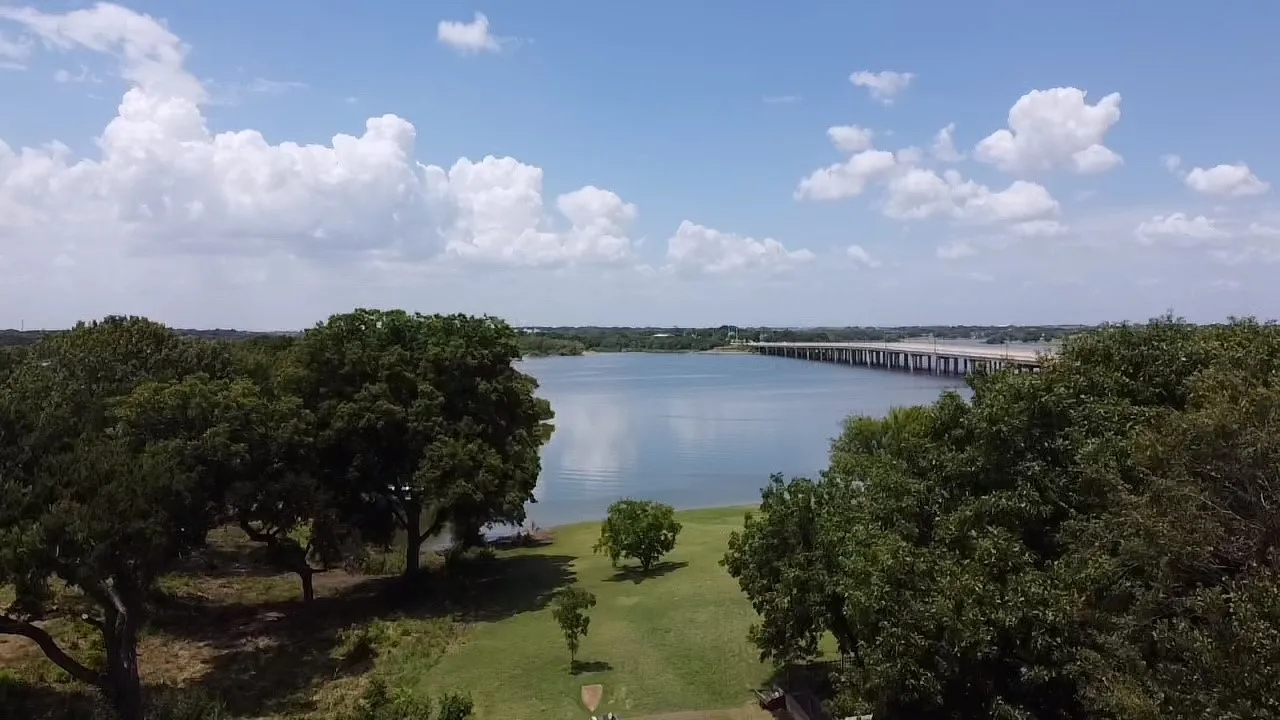 Single Family Residence For Sale in Denton County , 125 Lewis Drive, Little Elm, Texas 75068, 3 Bedroom, 2 Bathroom, Garage spaces, 2,000 Sqft, built in 1976, mls#21332481, Real Estate Agent in Little Elm, Homes For Sale in Denton county, Homes For Sale in Little Elm, Realtor in Little Elm Texas, Real Estate Brokerage Independent Realty Texas, Luminita Cordes Realtor