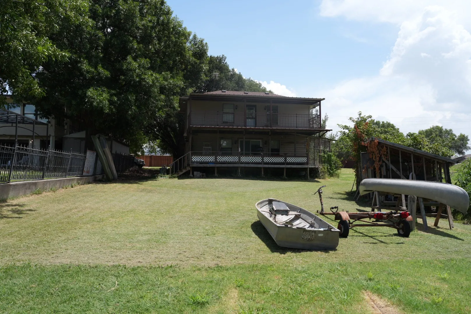 Single Family Residence For Sale in Denton County , 125 Lewis Drive, Little Elm, Texas 75068, 3 Bedroom, 2 Bathroom, Garage spaces, 2,000 Sqft, built in 1976, mls#21332481, Real Estate Agent in Little Elm, Homes For Sale in Denton county, Homes For Sale in Little Elm, Realtor in Little Elm Texas, Real Estate Brokerage Independent Realty Texas, Luminita Cordes Realtor