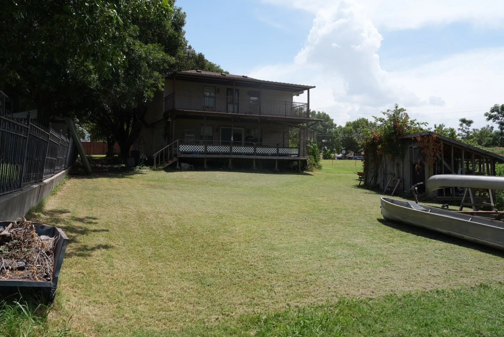 Single Family Residence For Sale in Denton County , 125 Lewis Drive, Little Elm, Texas 75068, 3 Bedroom, 2 Bathroom, Garage spaces, 2,000 Sqft, built in 1976, mls#21332481, Real Estate Agent in Little Elm, Homes For Sale in Denton county, Homes For Sale in Little Elm, Realtor in Little Elm Texas, Real Estate Brokerage Independent Realty Texas, Luminita Cordes Realtor