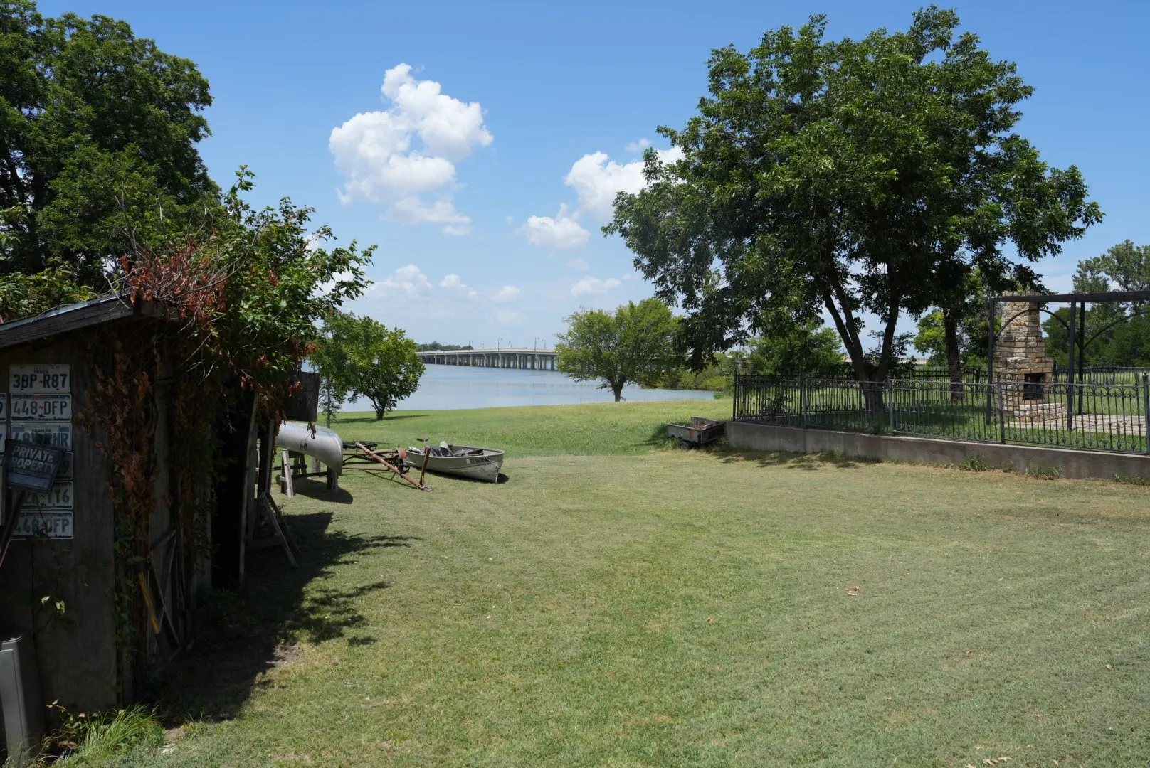 Single Family Residence For Sale in Denton County , 125 Lewis Drive, Little Elm, Texas 75068, 3 Bedroom, 2 Bathroom, Garage spaces, 2,000 Sqft, built in 1976, mls#21332481, Real Estate Agent in Little Elm, Homes For Sale in Denton county, Homes For Sale in Little Elm, Realtor in Little Elm Texas, Real Estate Brokerage Independent Realty Texas, Luminita Cordes Realtor