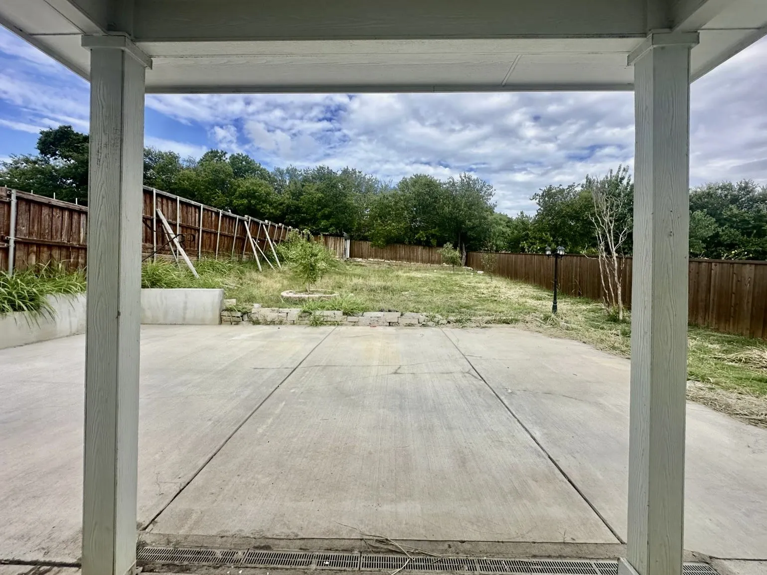 Covered patio with concrete flooring