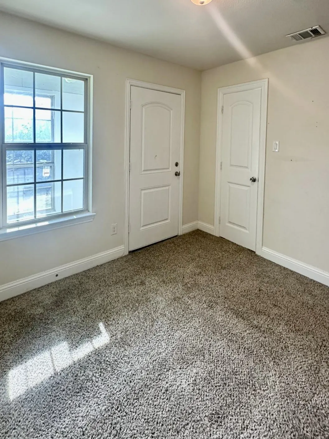 Secondary bedroom with exit to enclosed balcony