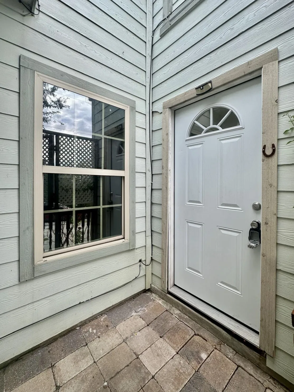 Private Entryway to the guest suite.