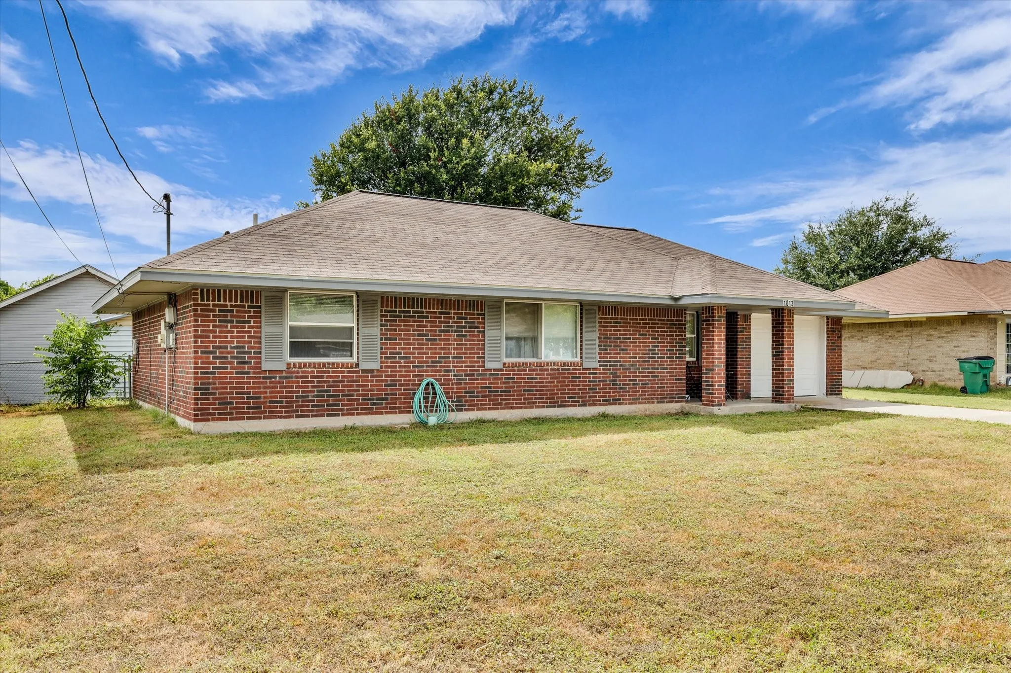 Single Family Residence For Sale in Mc Lennan County , 1013 S Madison Street, Mc Gregor, Texas 76657, 3 Bedroom, 1 Bathroom, 1 Garage spaces, 1,351 Sqft, built in 1994, mls#21331301, Real Estate Agent in Mc Gregor, Homes For Sale in Mc Lennan county, Homes For Sale in Mc Gregor, Realtor in Mc Gregor Texas, Real Estate Brokerage Independent Realty Texas, Luminita Cordes Realtor