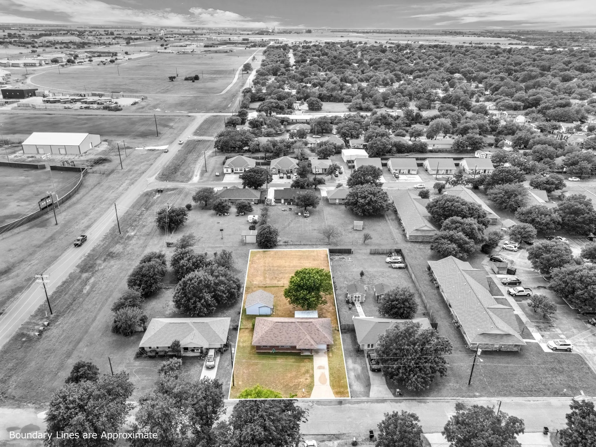 Single Family Residence For Sale in Mc Lennan County , 1013 S Madison Street, Mc Gregor, Texas 76657, 3 Bedroom, 1 Bathroom, 1 Garage spaces, 1,351 Sqft, built in 1994, mls#21331301, Real Estate Agent in Mc Gregor, Homes For Sale in Mc Lennan county, Homes For Sale in Mc Gregor, Realtor in Mc Gregor Texas, Real Estate Brokerage Independent Realty Texas, Luminita Cordes Realtor