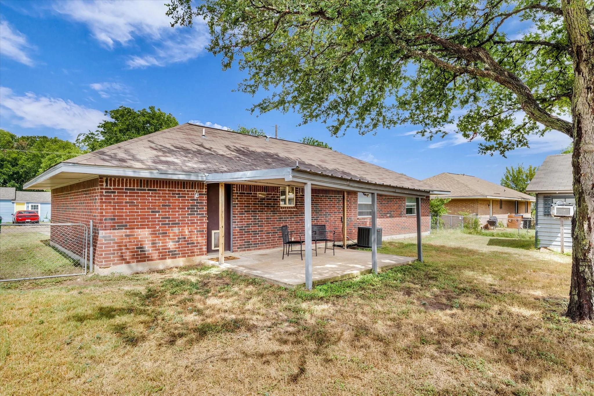 Single Family Residence For Sale in Mc Lennan County , 1013 S Madison Street, Mc Gregor, Texas 76657, 3 Bedroom, 1 Bathroom, 1 Garage spaces, 1,351 Sqft, built in 1994, mls#21331301, Real Estate Agent in Mc Gregor, Homes For Sale in Mc Lennan county, Homes For Sale in Mc Gregor, Realtor in Mc Gregor Texas, Real Estate Brokerage Independent Realty Texas, Luminita Cordes Realtor