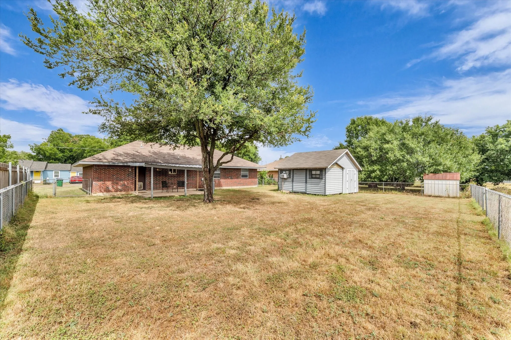 Single Family Residence For Sale in Mc Lennan County , 1013 S Madison Street, Mc Gregor, Texas 76657, 3 Bedroom, 1 Bathroom, 1 Garage spaces, 1,351 Sqft, built in 1994, mls#21331301, Real Estate Agent in Mc Gregor, Homes For Sale in Mc Lennan county, Homes For Sale in Mc Gregor, Realtor in Mc Gregor Texas, Real Estate Brokerage Independent Realty Texas, Luminita Cordes Realtor