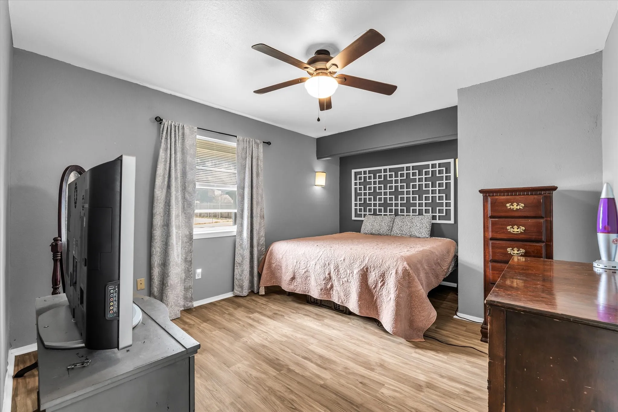 Single Family Residence For Sale in Mc Lennan County , 1013 S Madison Street, Mc Gregor, Texas 76657, 3 Bedroom, 1 Bathroom, 1 Garage spaces, 1,351 Sqft, built in 1994, mls#21331301, Real Estate Agent in Mc Gregor, Homes For Sale in Mc Lennan county, Homes For Sale in Mc Gregor, Realtor in Mc Gregor Texas, Real Estate Brokerage Independent Realty Texas, Luminita Cordes Realtor