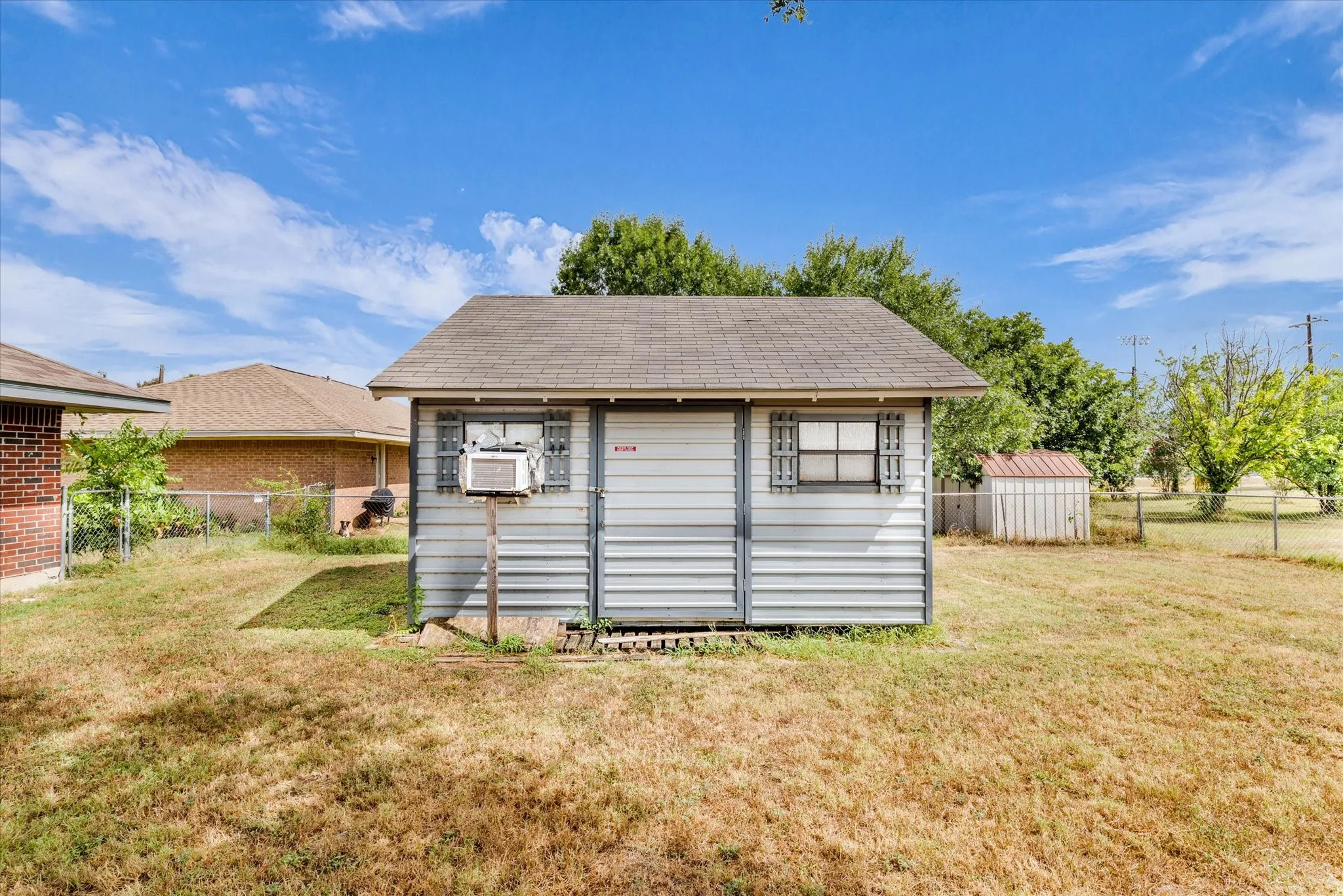 Single Family Residence For Sale in Mc Lennan County , 1013 S Madison Street, Mc Gregor, Texas 76657, 3 Bedroom, 1 Bathroom, 1 Garage spaces, 1,351 Sqft, built in 1994, mls#21331301, Real Estate Agent in Mc Gregor, Homes For Sale in Mc Lennan county, Homes For Sale in Mc Gregor, Realtor in Mc Gregor Texas, Real Estate Brokerage Independent Realty Texas, Luminita Cordes Realtor