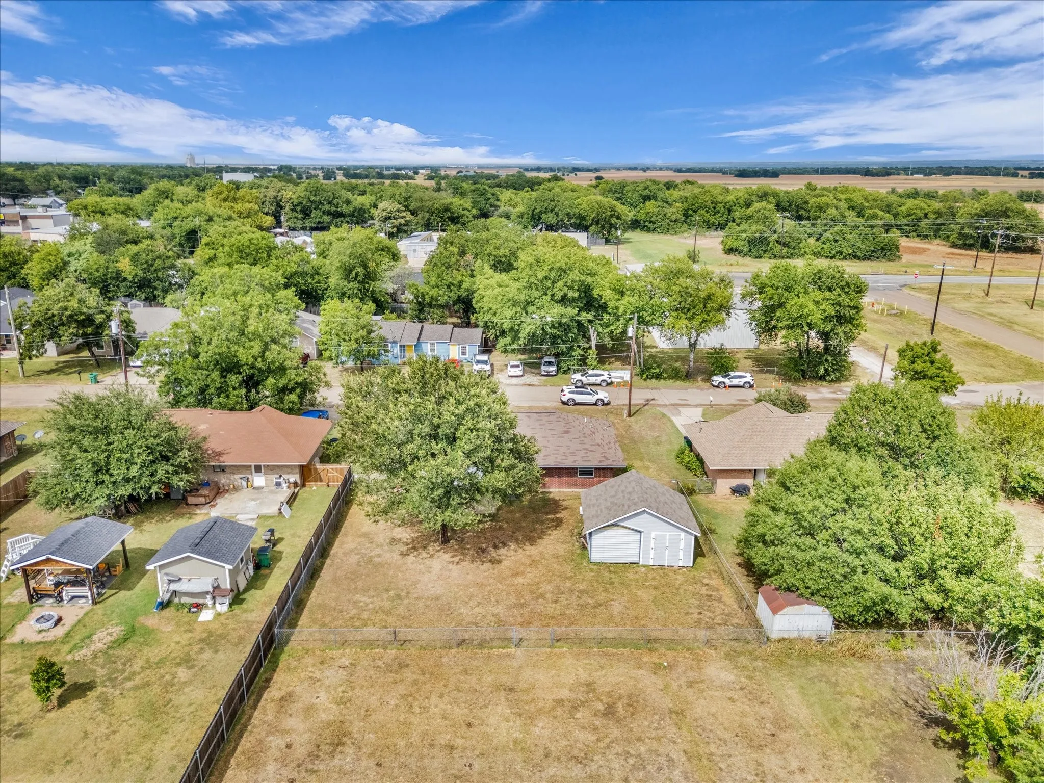 Single Family Residence For Sale in Mc Lennan County , 1013 S Madison Street, Mc Gregor, Texas 76657, 3 Bedroom, 1 Bathroom, 1 Garage spaces, 1,351 Sqft, built in 1994, mls#21331301, Real Estate Agent in Mc Gregor, Homes For Sale in Mc Lennan county, Homes For Sale in Mc Gregor, Realtor in Mc Gregor Texas, Real Estate Brokerage Independent Realty Texas, Luminita Cordes Realtor