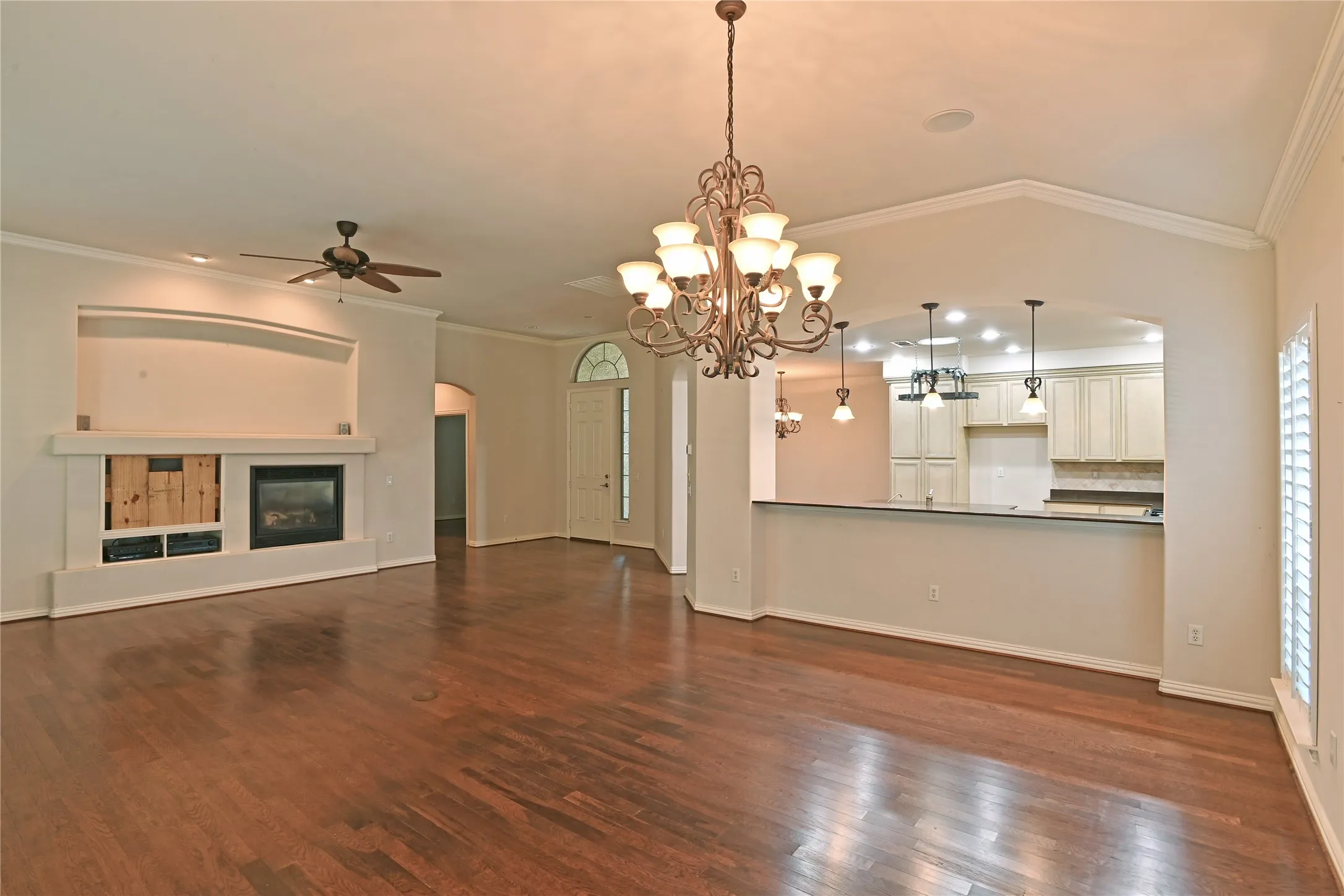 Single Family Residence For Sale in Denton County , 10016 Edmondson Drive, Denton, Texas 76207, 3 Bedroom, 3 Bathroom, 2 Garage spaces, 2,609 Sqft, built in 2006, mls#21332528, Real Estate Agent in Denton, Homes For Sale in Denton county, Homes For Sale in Denton, Realtor in Denton Texas, Real Estate Brokerage Independent Realty Texas, Luminita Cordes Realtor