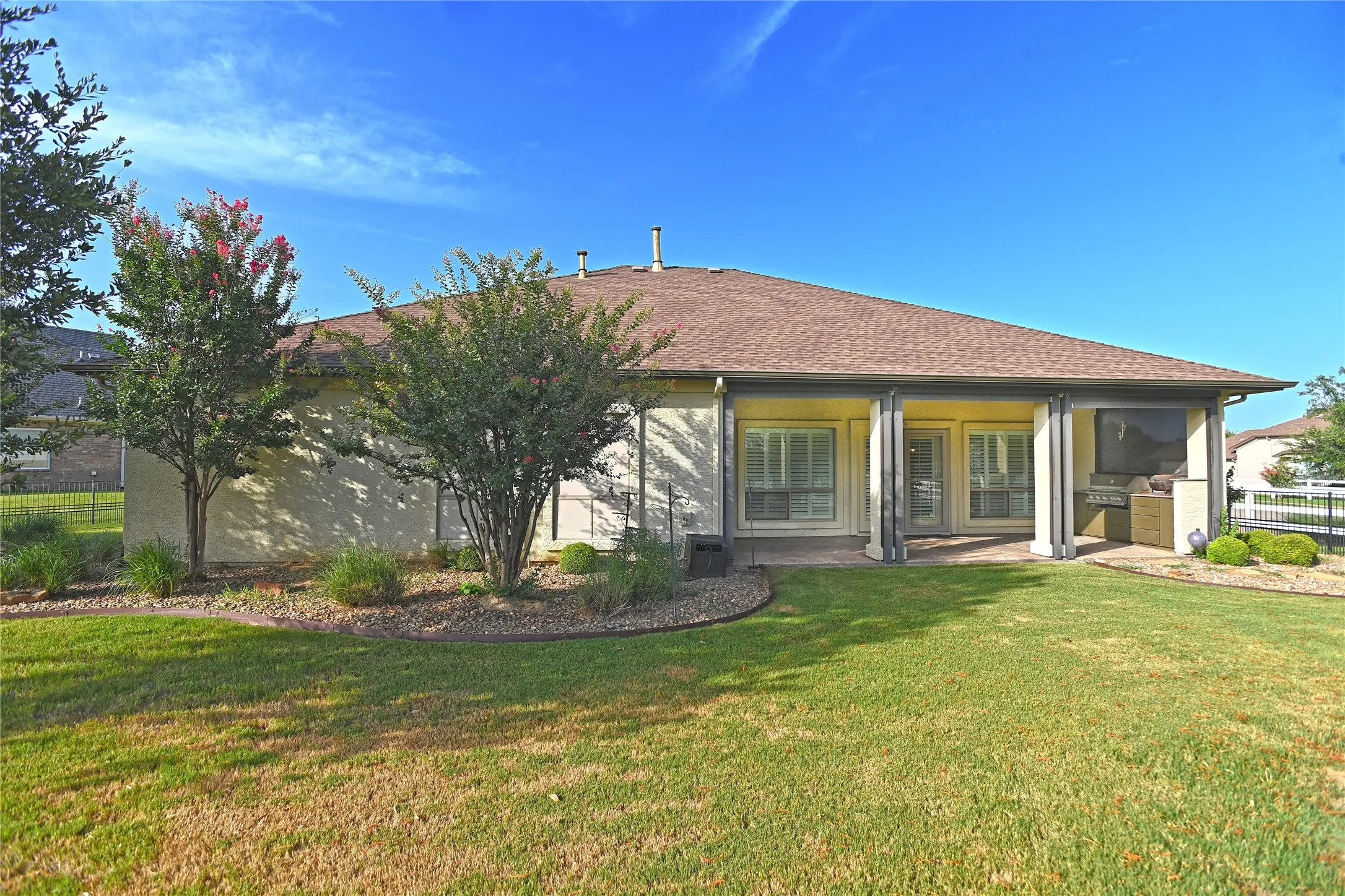 Single Family Residence For Sale in Denton County , 10016 Edmondson Drive, Denton, Texas 76207, 3 Bedroom, 3 Bathroom, 2 Garage spaces, 2,609 Sqft, built in 2006, mls#21332528, Real Estate Agent in Denton, Homes For Sale in Denton county, Homes For Sale in Denton, Realtor in Denton Texas, Real Estate Brokerage Independent Realty Texas, Luminita Cordes Realtor
