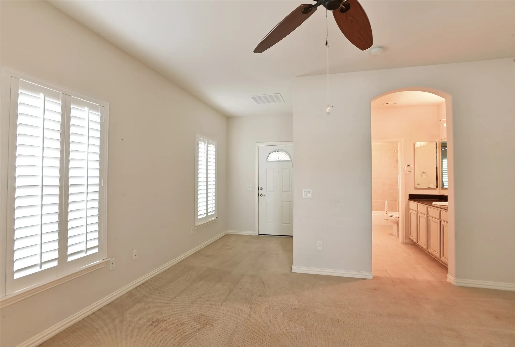 Single Family Residence For Sale in Denton County , 10016 Edmondson Drive, Denton, Texas 76207, 3 Bedroom, 3 Bathroom, 2 Garage spaces, 2,609 Sqft, built in 2006, mls#21332528, Real Estate Agent in Denton, Homes For Sale in Denton county, Homes For Sale in Denton, Realtor in Denton Texas, Real Estate Brokerage Independent Realty Texas, Luminita Cordes Realtor