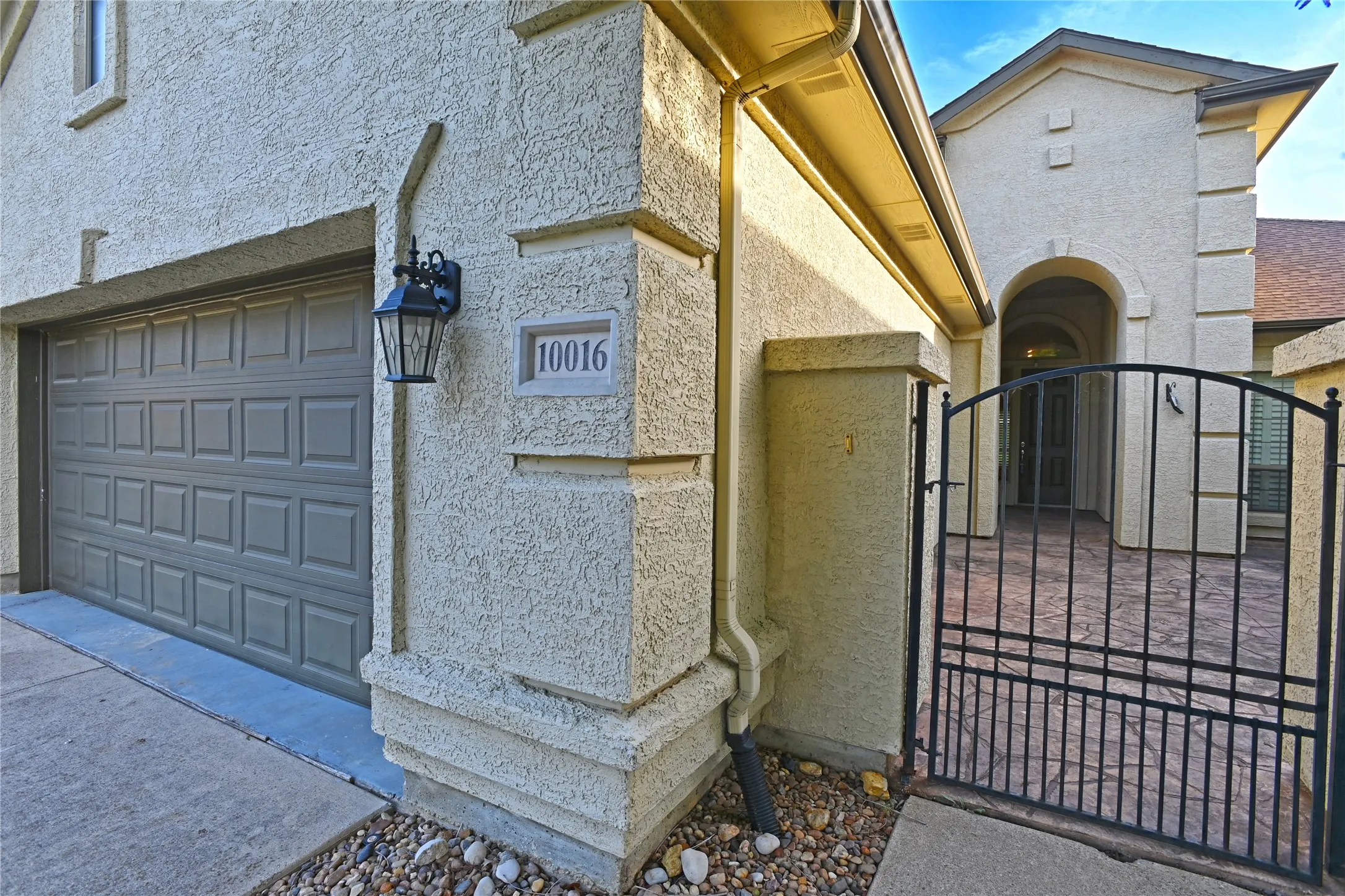 Single Family Residence For Sale in Denton County , 10016 Edmondson Drive, Denton, Texas 76207, 3 Bedroom, 3 Bathroom, 2 Garage spaces, 2,609 Sqft, built in 2006, mls#21332528, Real Estate Agent in Denton, Homes For Sale in Denton county, Homes For Sale in Denton, Realtor in Denton Texas, Real Estate Brokerage Independent Realty Texas, Luminita Cordes Realtor