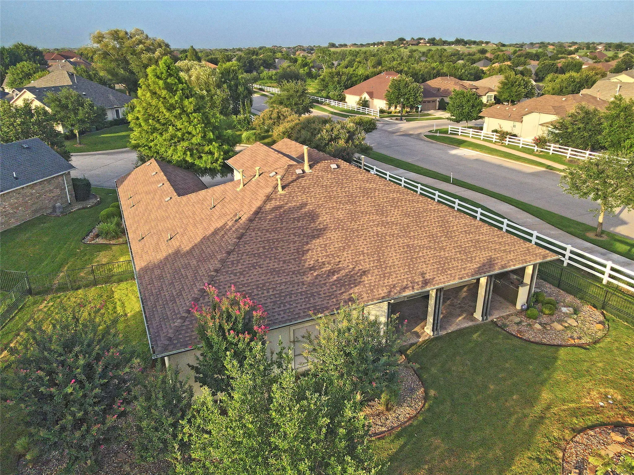 Single Family Residence For Sale in Denton County , 10016 Edmondson Drive, Denton, Texas 76207, 3 Bedroom, 3 Bathroom, 2 Garage spaces, 2,609 Sqft, built in 2006, mls#21332528, Real Estate Agent in Denton, Homes For Sale in Denton county, Homes For Sale in Denton, Realtor in Denton Texas, Real Estate Brokerage Independent Realty Texas, Luminita Cordes Realtor